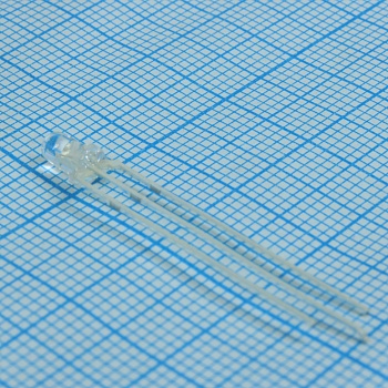 FYL-3019EGC1A-CC - Светодиод 3мм/красный/625нм/60мкд - зеленый/572нм/80мкд/прозрачный/30° 3pin