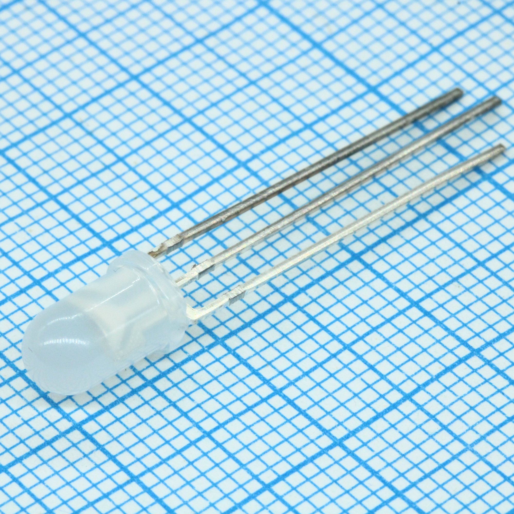 FYL-5019UEUGW - Светодиод 5мм, оранжевый/зеленый, 630/574нм, 190/130 мКд, 60°