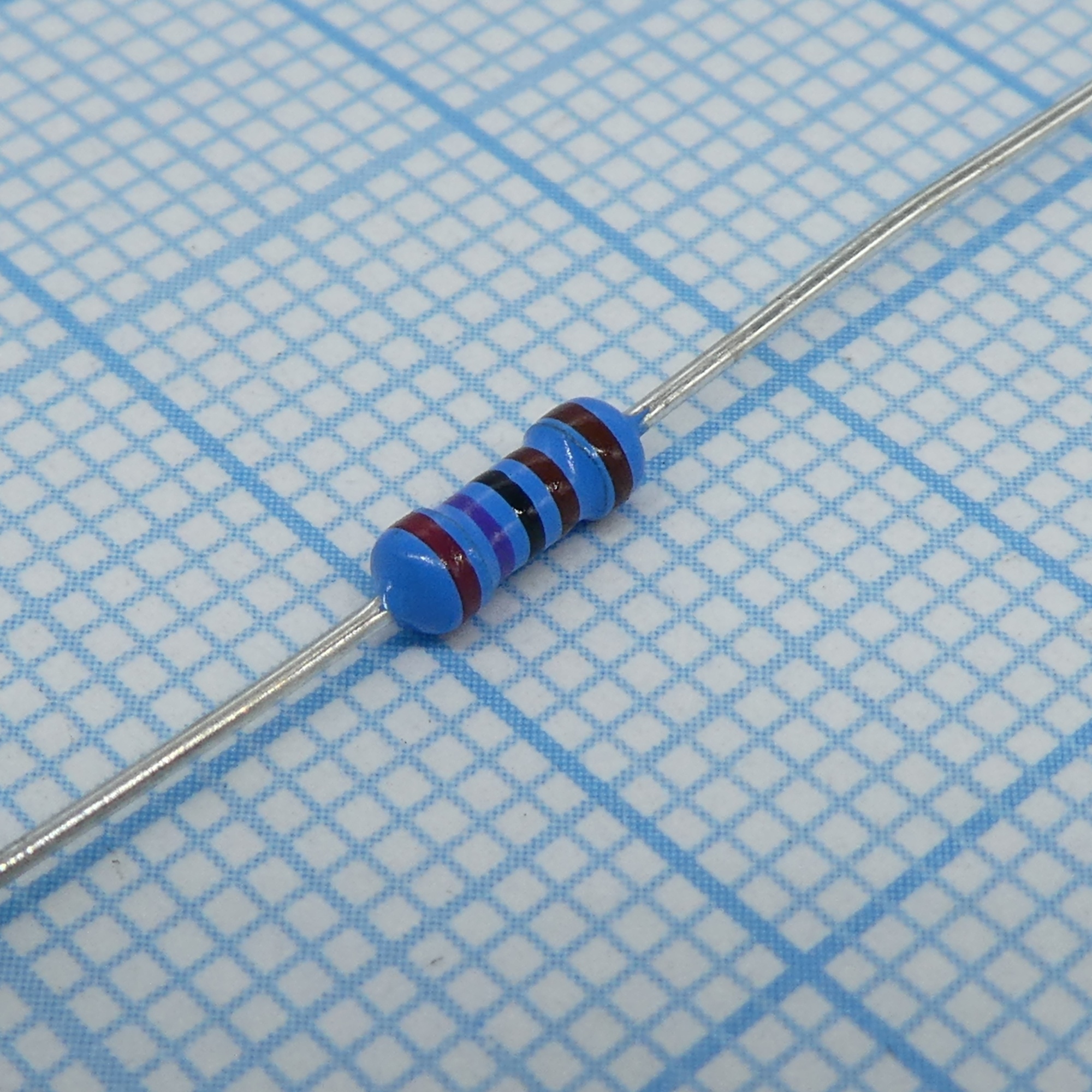 MF0207FTE52-2K7 - Резистор металлопленочный 0.6Вт 2.7кОм ±1%