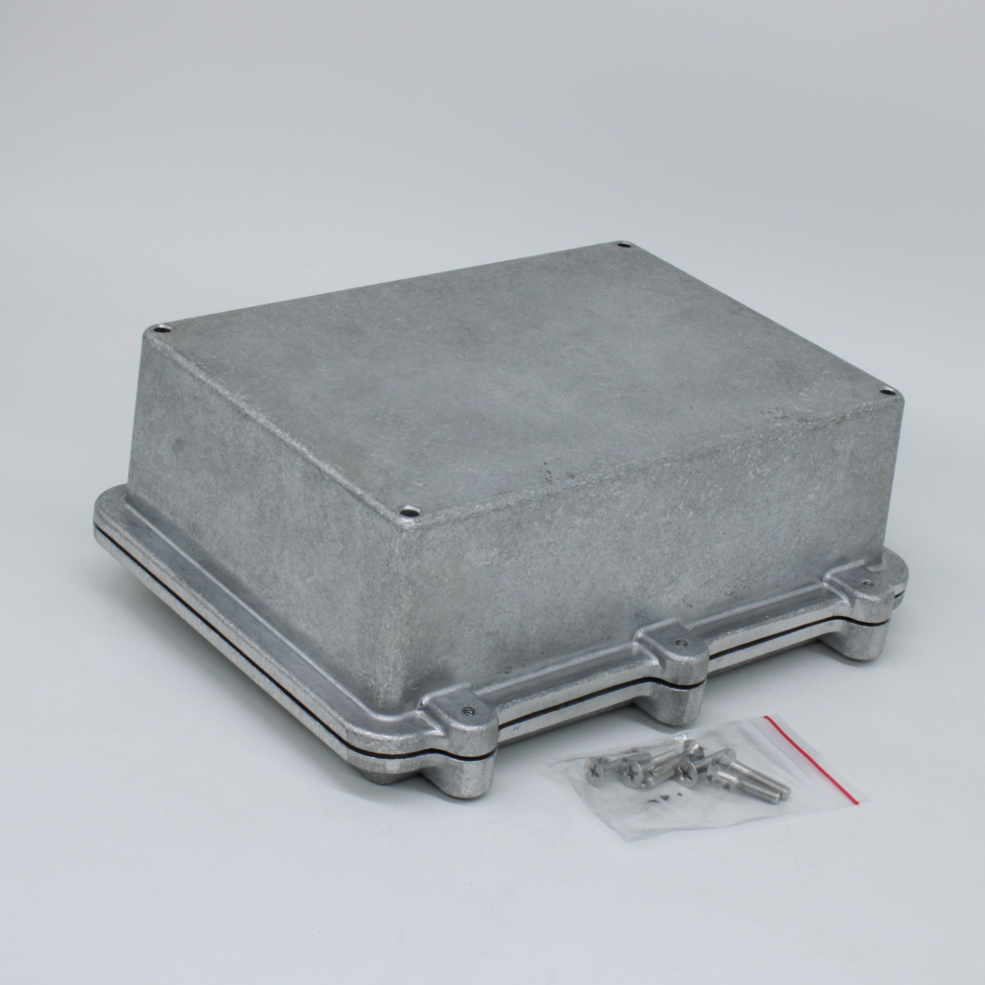 HQ019S - Алюминиевый герметичный корпус натурального цвета