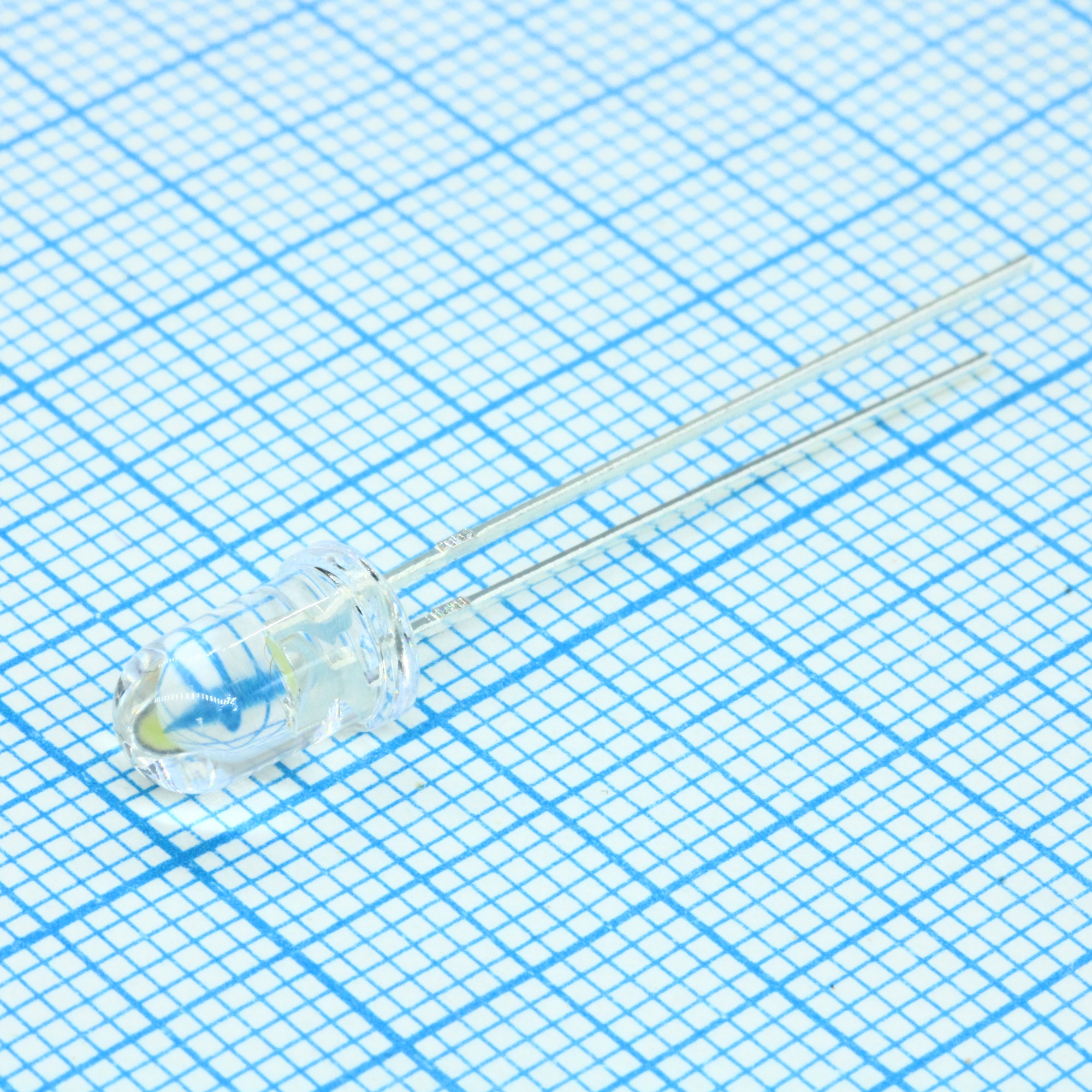 FYL-5014UWC1C - Светодиод 5мм Белый (холодный), прозрачный 25000мКд 15° CCT: 9500°K