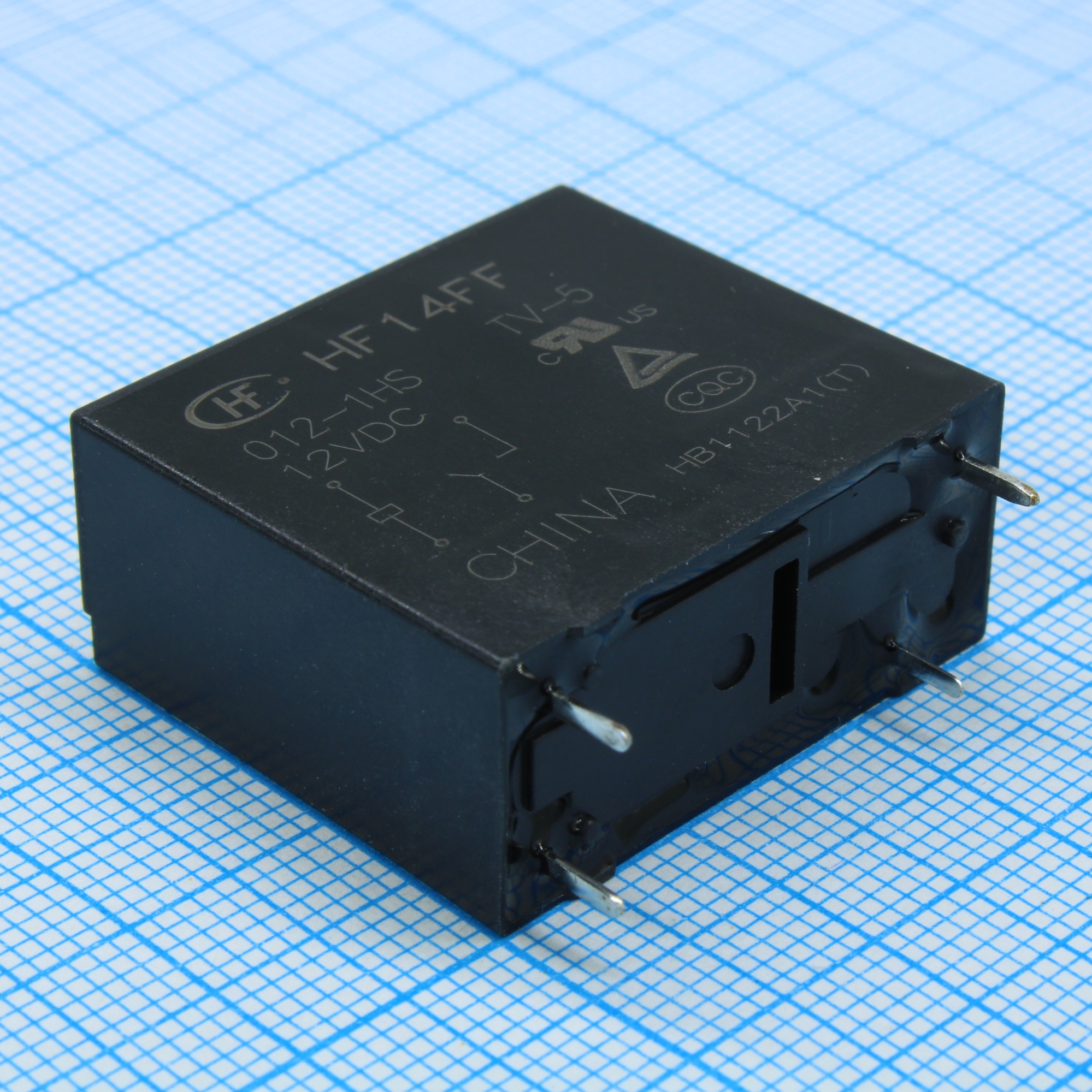 HF14FF/012-1HS - Реле силовое 10А одна группа на переключение катушка 12В