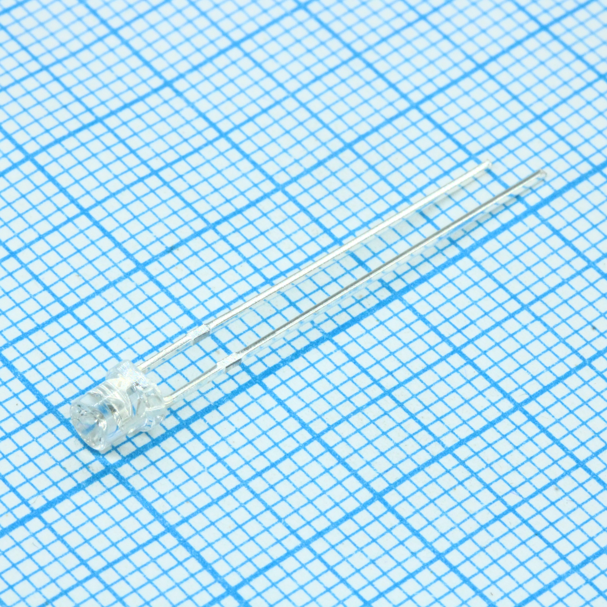 FYL-3034UBC1E - Светодиод 3мм/синий/470нм/1500мкд/прозрачный/75°/цилиндр с конусообразным углублением