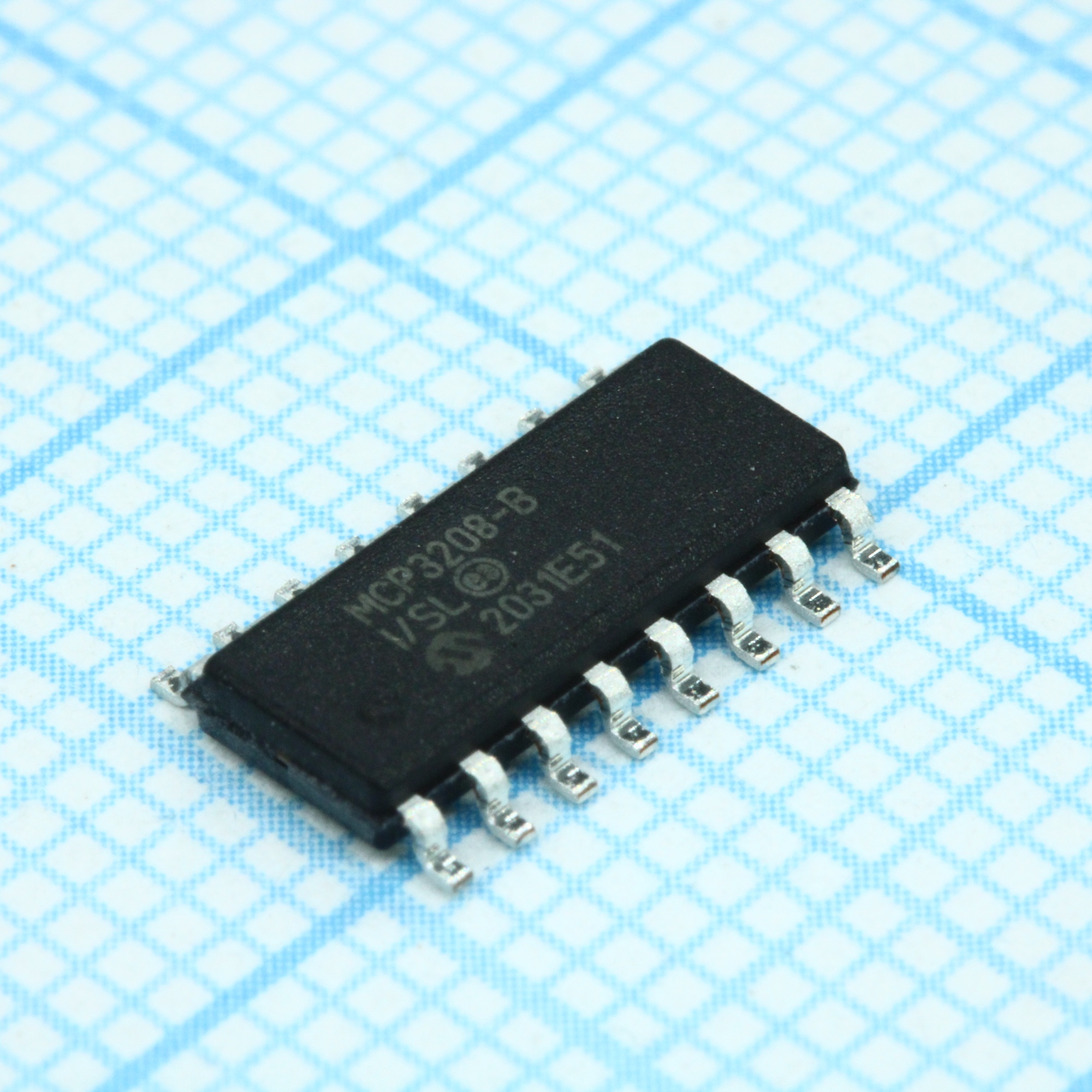 MCP3208-BI/SL - 12-ти разрядный АЦП электропитание 2.7В 8-ми канальный шина SPI 16SOIC