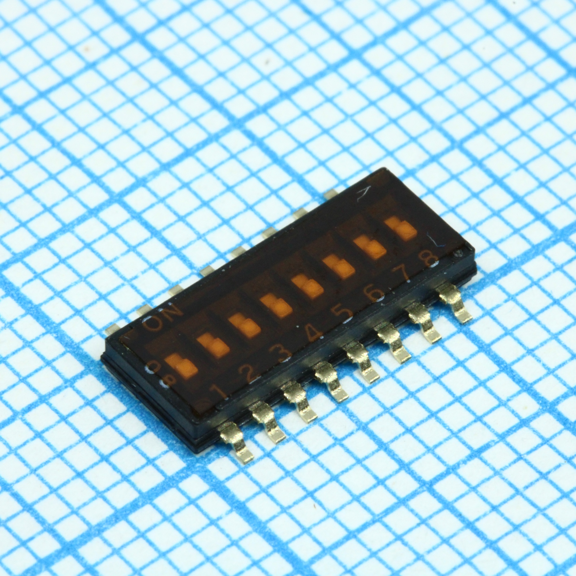 A6H8102 - Переключатель DIP 8 групп 0.025A 24В на ленте