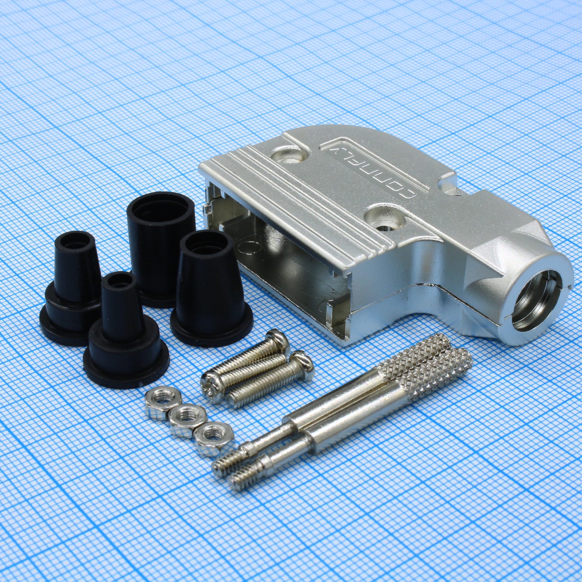 DS1047-01-15M2 - Кожух для разъема D-Sub 15pin с удлиненными винтами, металлизированный угловой