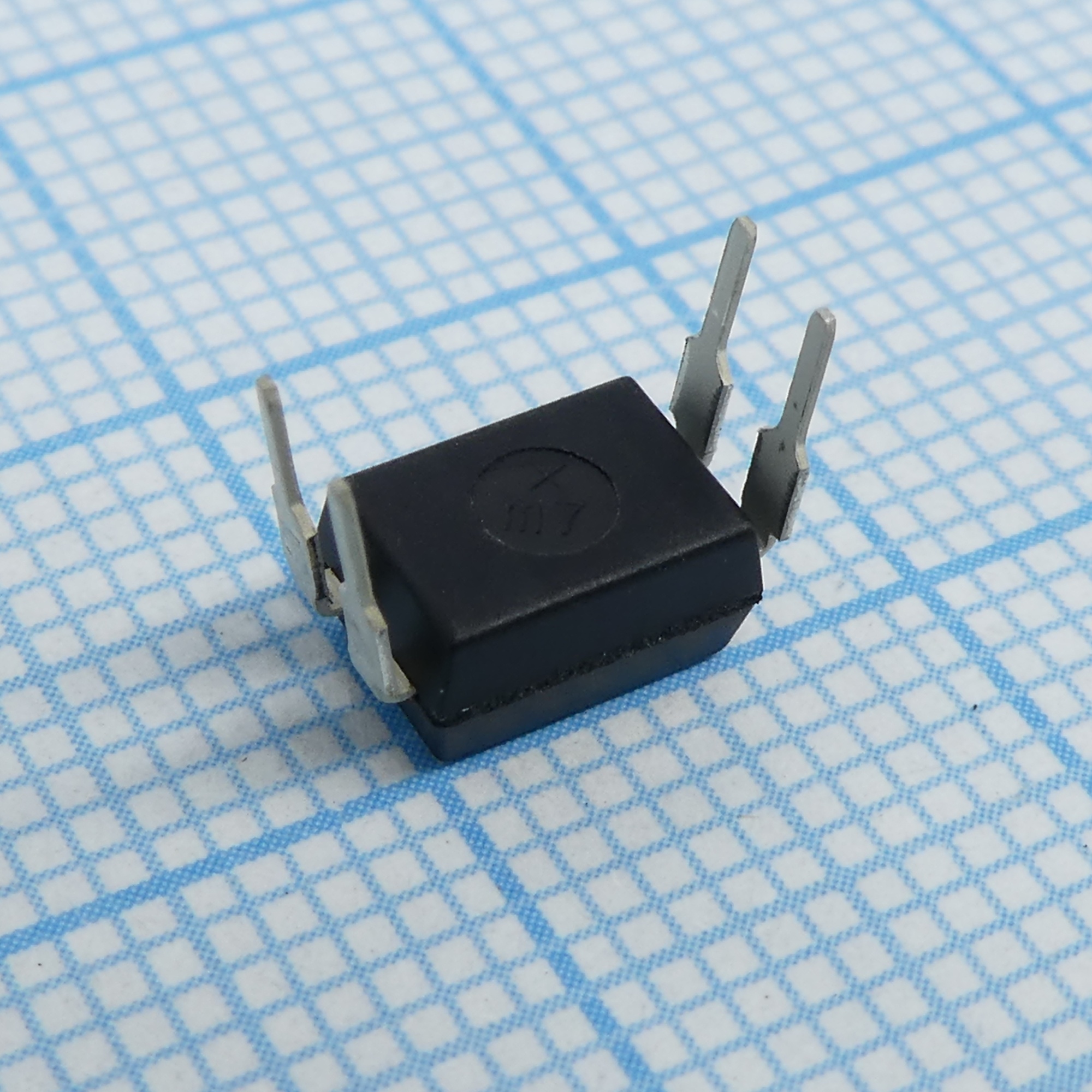 K10101C - Оптопара транзисторная одноканальная 5.0кВ /80В 0.05A Кус=200-400% 0.2Вт -55...+115°C