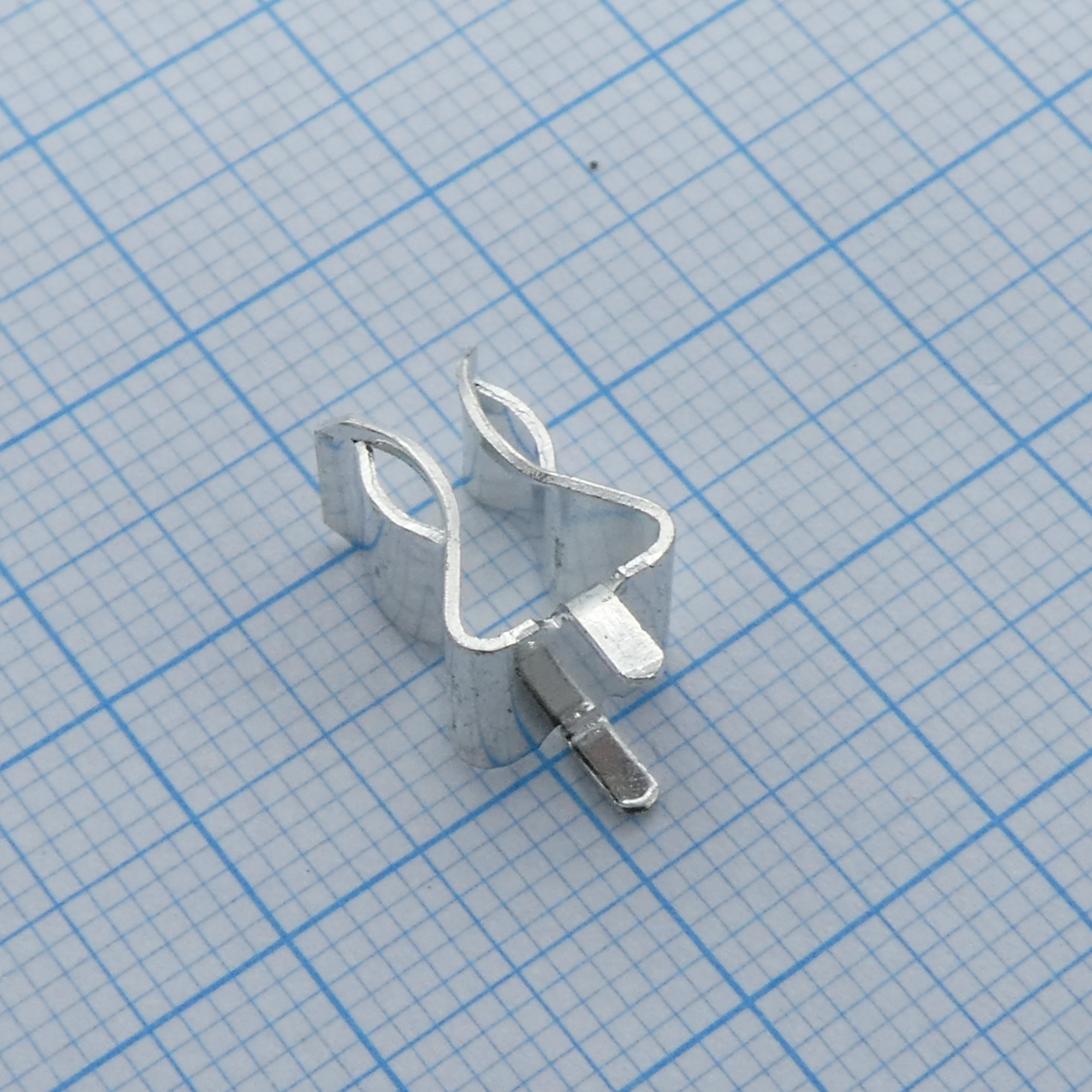 01020071Z - Контакты-держатели предохранителя (клипса) диаметром 6,3мм, монтаж на плату, 30А, 250В DC/AC