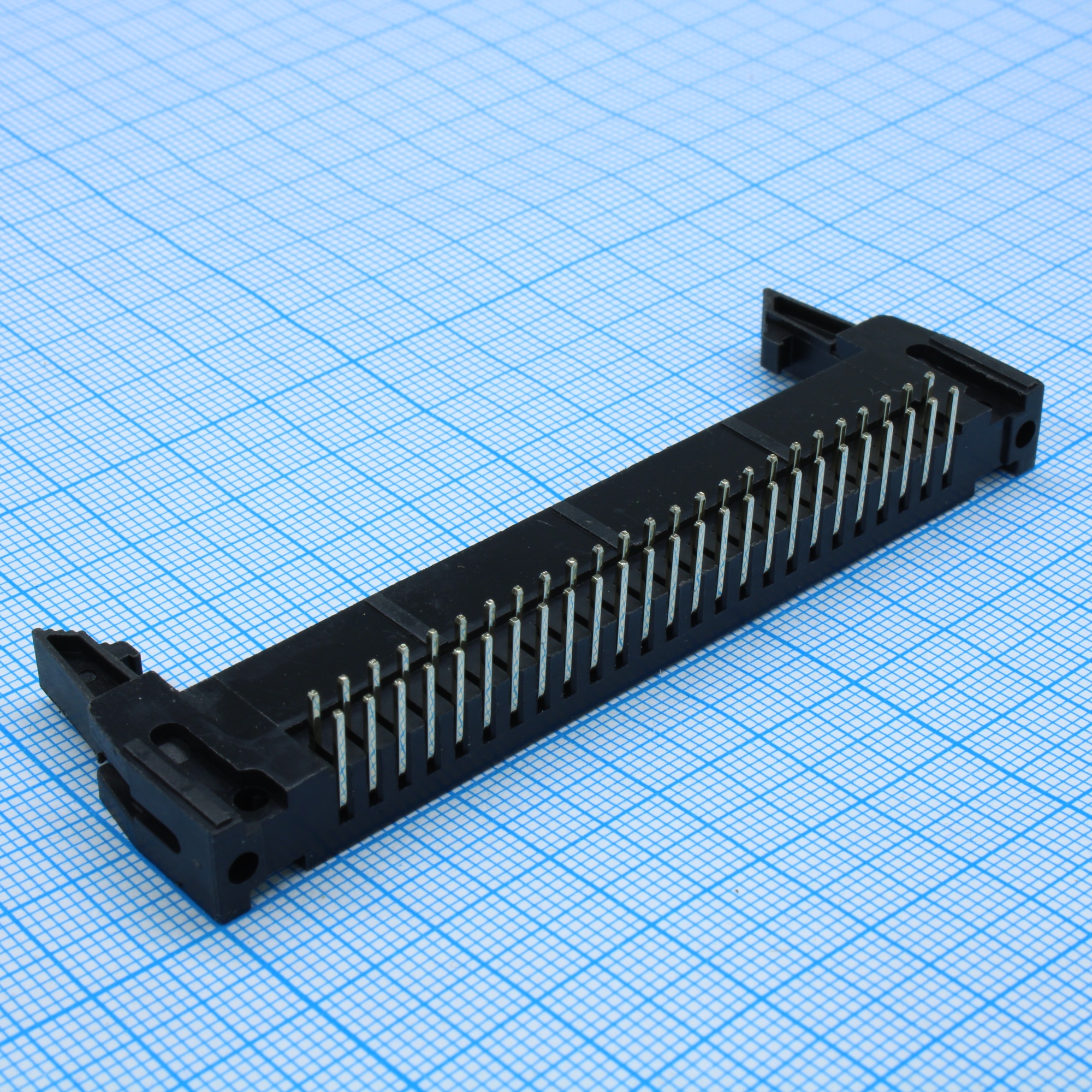 DS1011-50RBSiB7-B - Вилка на плату, угловой монтаж 50pin(2х25), шаг 2.54мм