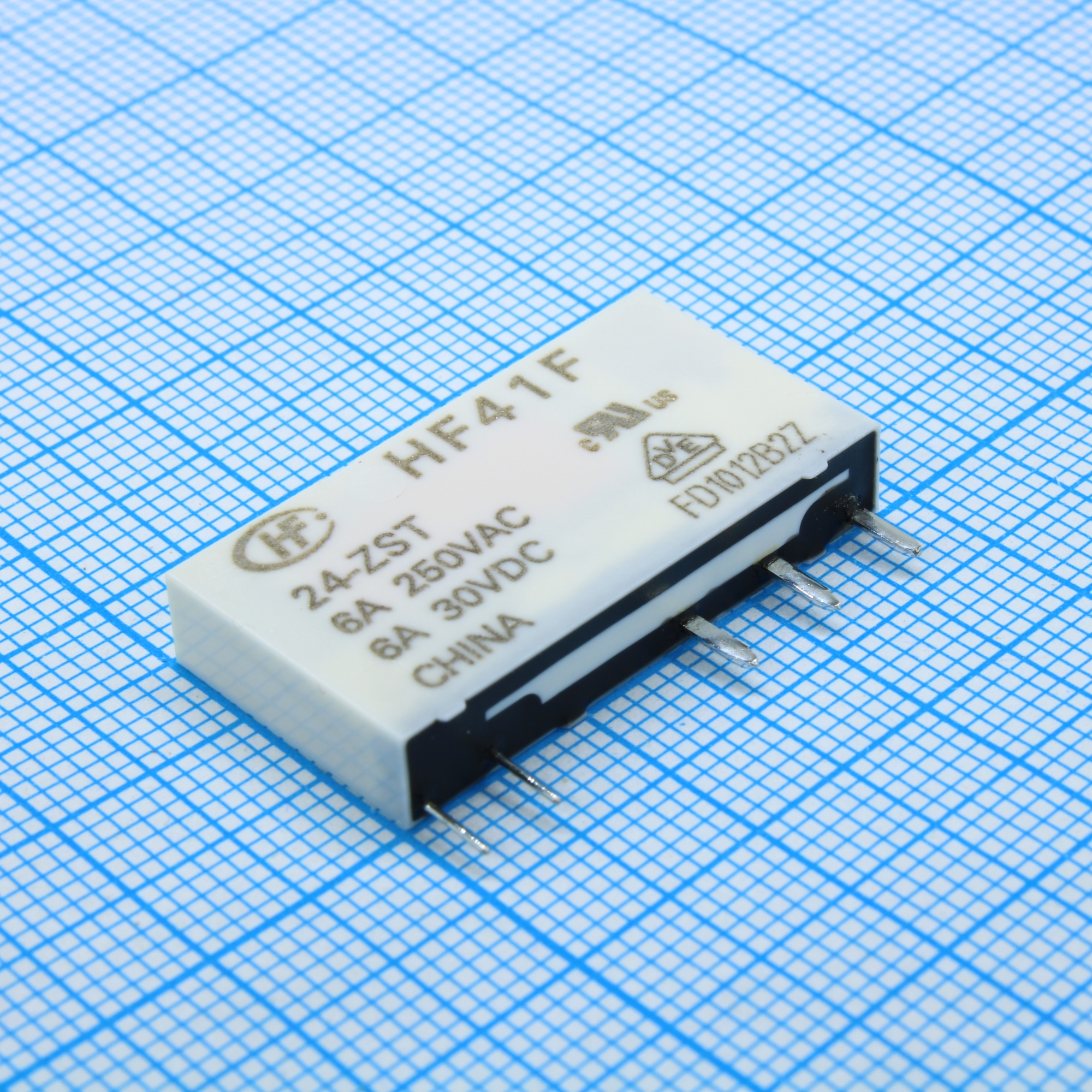 HF41F/24-ZST - Сверхминиатюрное силовое реле серия HF41F 6А одна группа на переключение катушка 24В