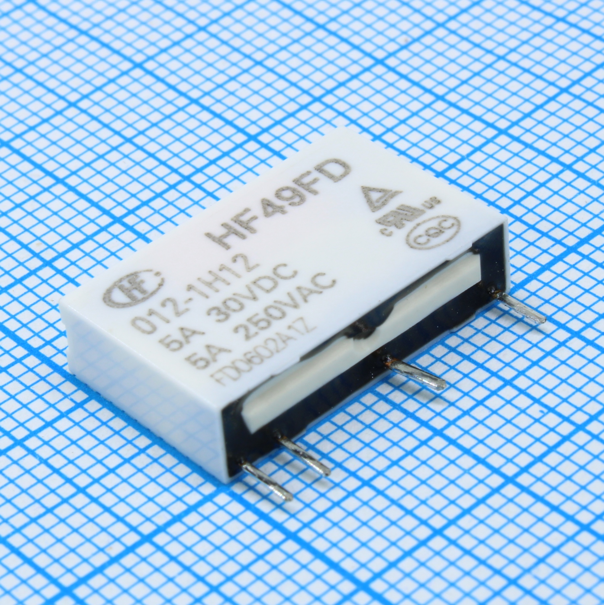 HF49FD/012-1H12 - Реле силовое 5A один контакт на замыкание катушка 12В