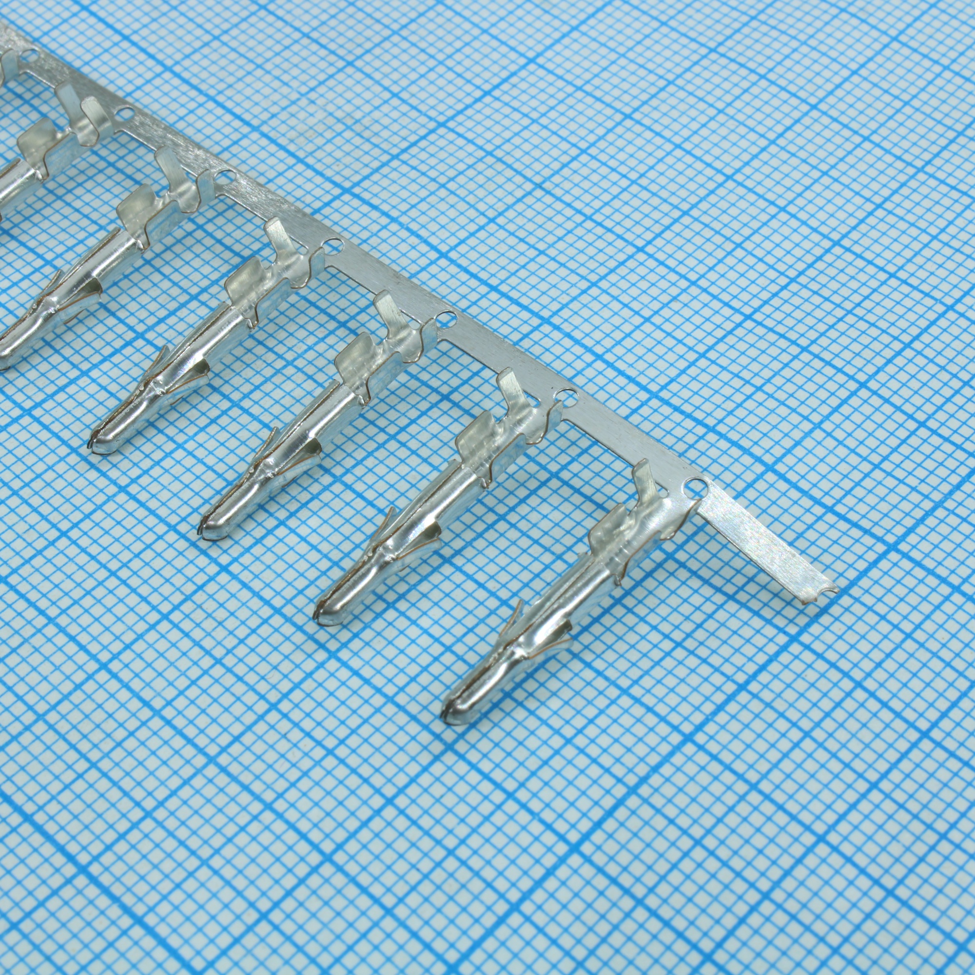 CKK001-2.1MNB1 - Контактная вставка штырь под проводник 0.52-1.5мм 20-16AWG, для разъемов серии CKK3**1-2.1 Universal MATE-N-LOK