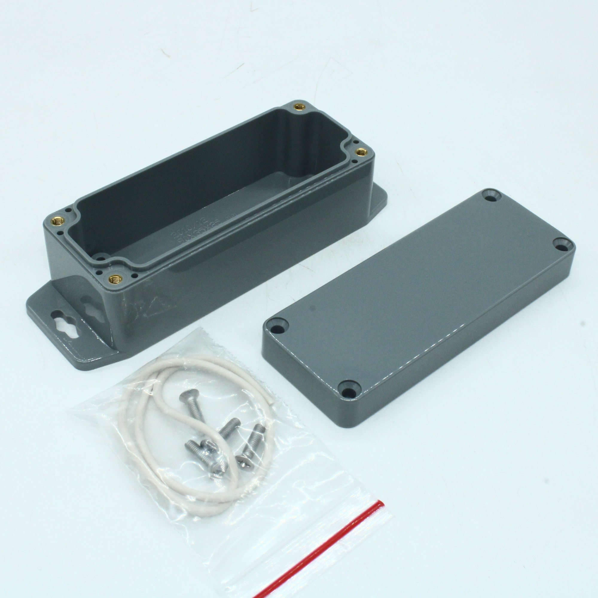 G300MF - Герметичный корпус из прочного ABS пластика с фланцем, IP65, темно-серый