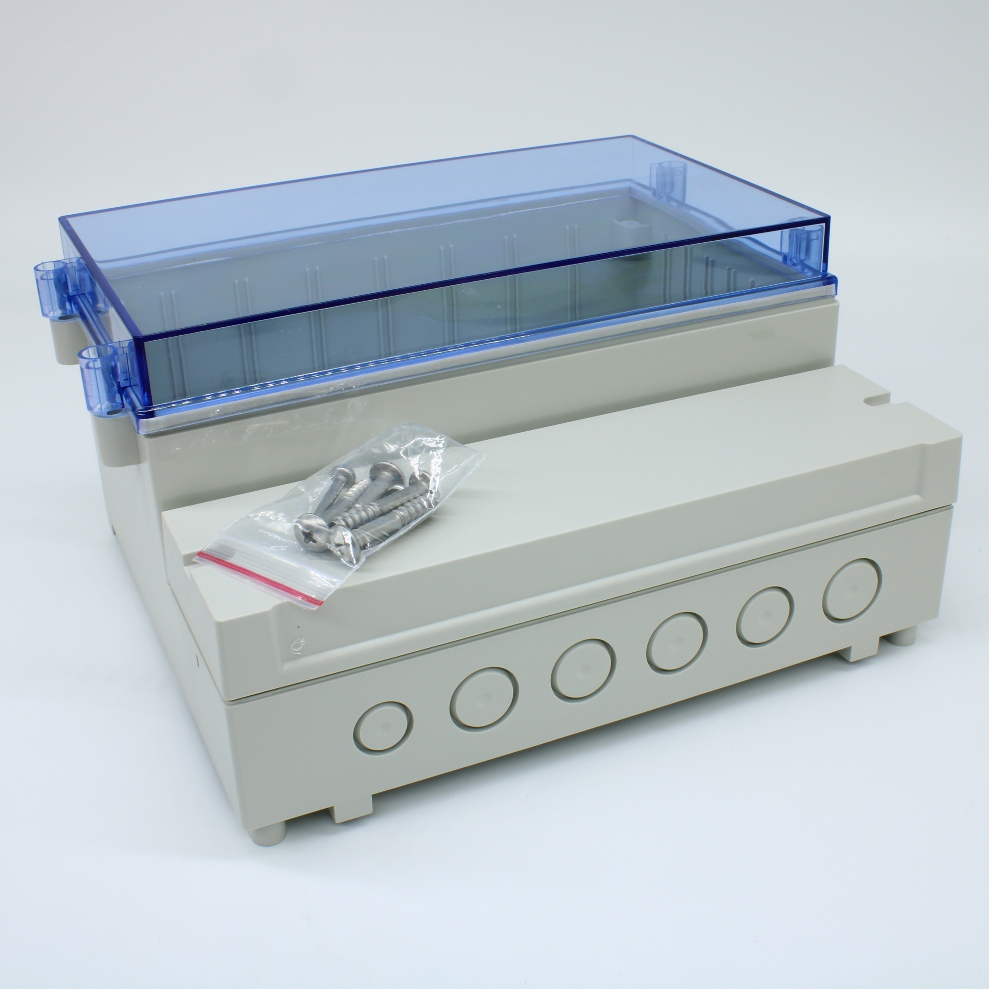 DC005CBUNO - Двухсекционный корпус IP65 с прозрачной синей крышкой на винтах, база ABS светло-серая, крышка из поликарбоната