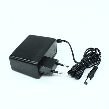 GS15E-4P1J - AC-DC, 15Вт, сетевой адаптер, выход 15В/1A, вход 90...264B AC 47...63 Гц, 135...370B DC,  изоляция 3000B AC, 37x71x50мм, 0...+50°С, евровилка, выходной разъем 11мм, диам. 5.5х2.1мм