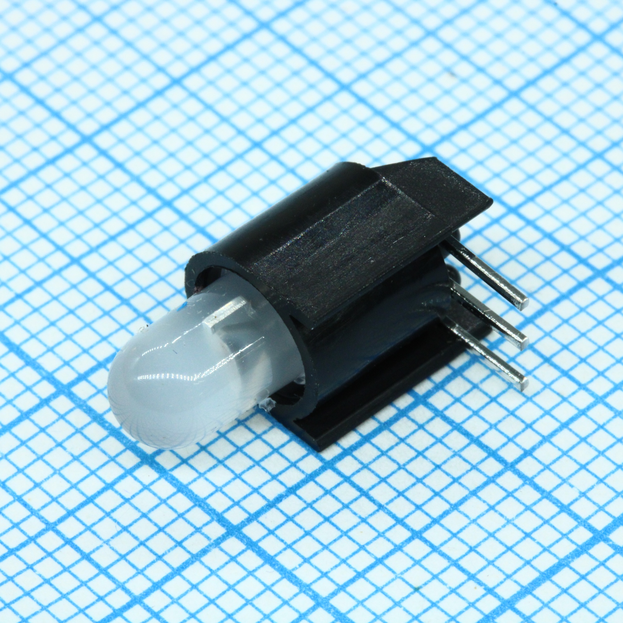 L-59CB/1EGW - Светодиод 5мм с держателем/красный/617нм/20-40мкд - зеленый/568нм/20-60мкд/ белый матовый/30°