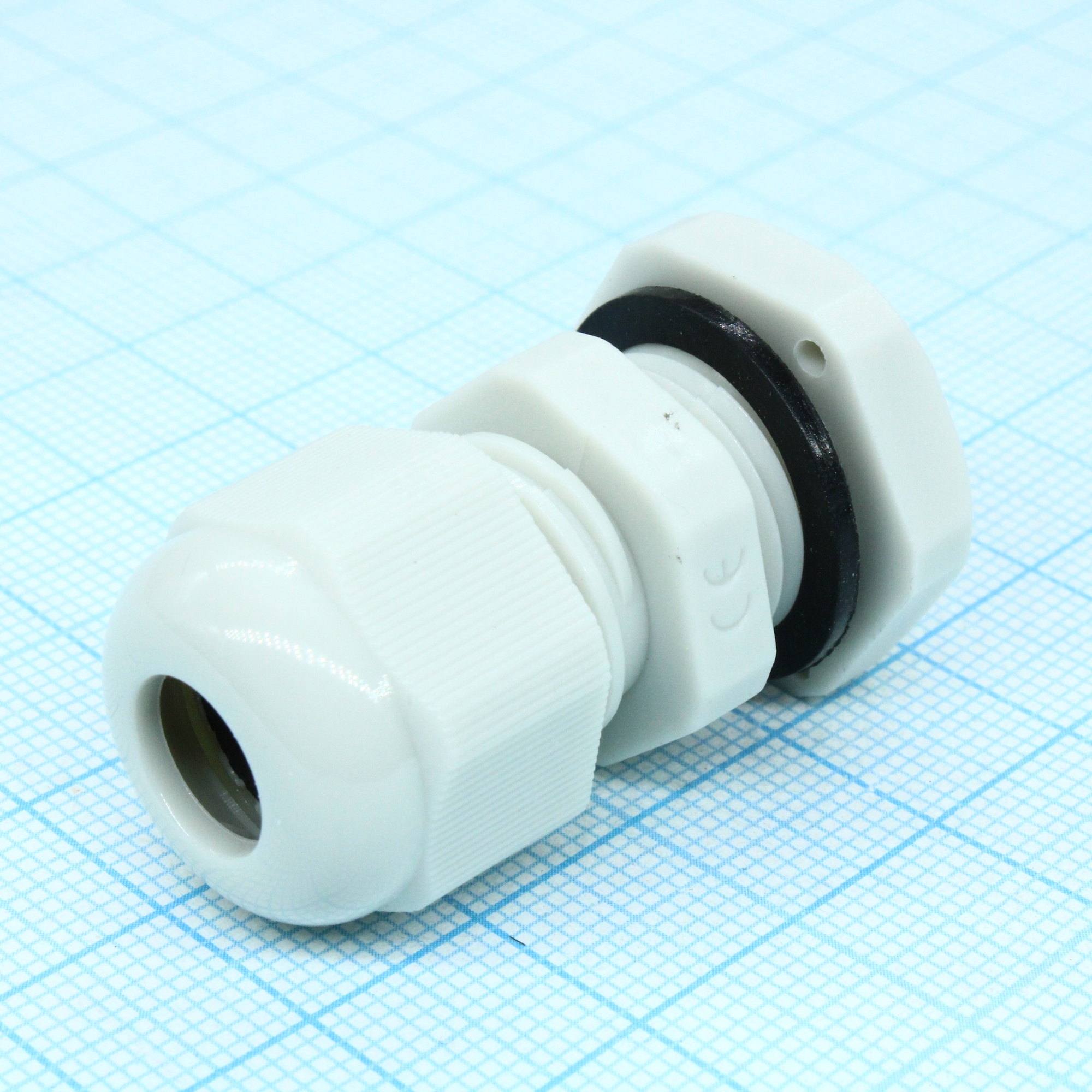 Кабельный ввод PG-09-LG - Кабельный ввод, PG9, диапазон зажимаемых проводников: 4 - 8 мм, удлиненная резьба, пластик, серый