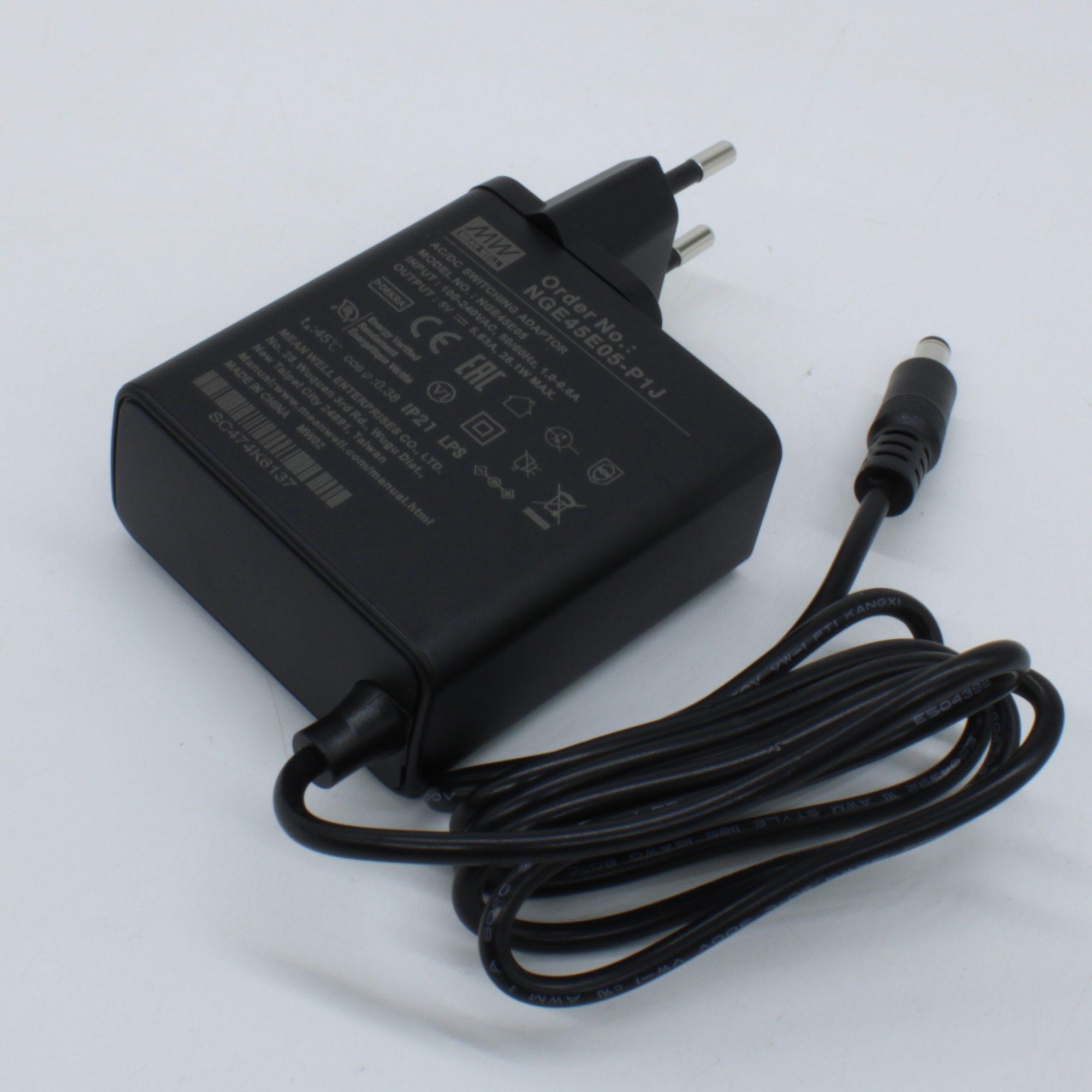 NGE45E05-P1J - AC-DC, 28.1Вт, сетевой адаптер, выход 5В/5.63А, вход 80...264В AC, 47...63 Гц, изоляция 4000B DC, 2xMOPP, 62x30*x65мм, -30...+70C, евровилка, выходной разъем 11мм, диам. 5.5х2.1мм