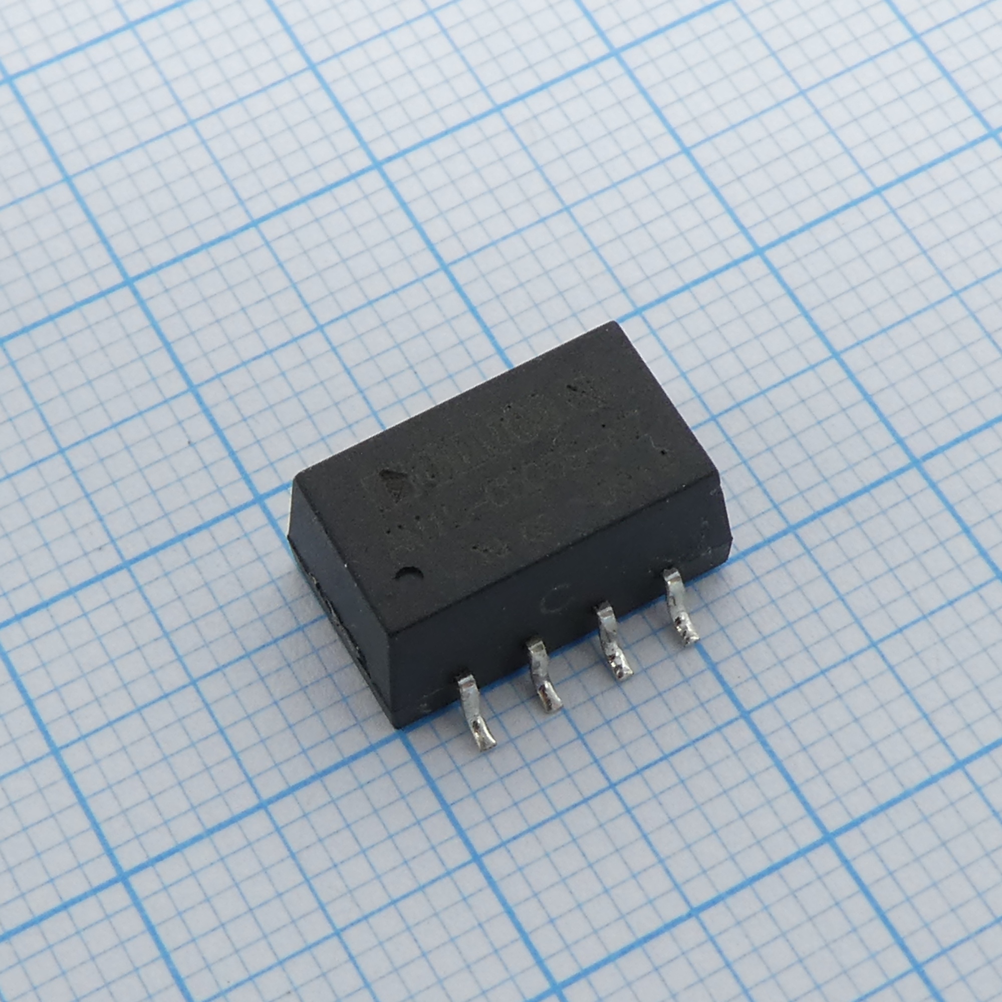 AM1L-0505DH30-NZ - DC/DC, 1Вт, вход 4.5…5.5В, выход ±5В/±0.1А, изоляция 3000В DC, КПД 72%,  для поверхностного монтажа, 15.24x11.2x6.5мм, -40…85°C, пластик