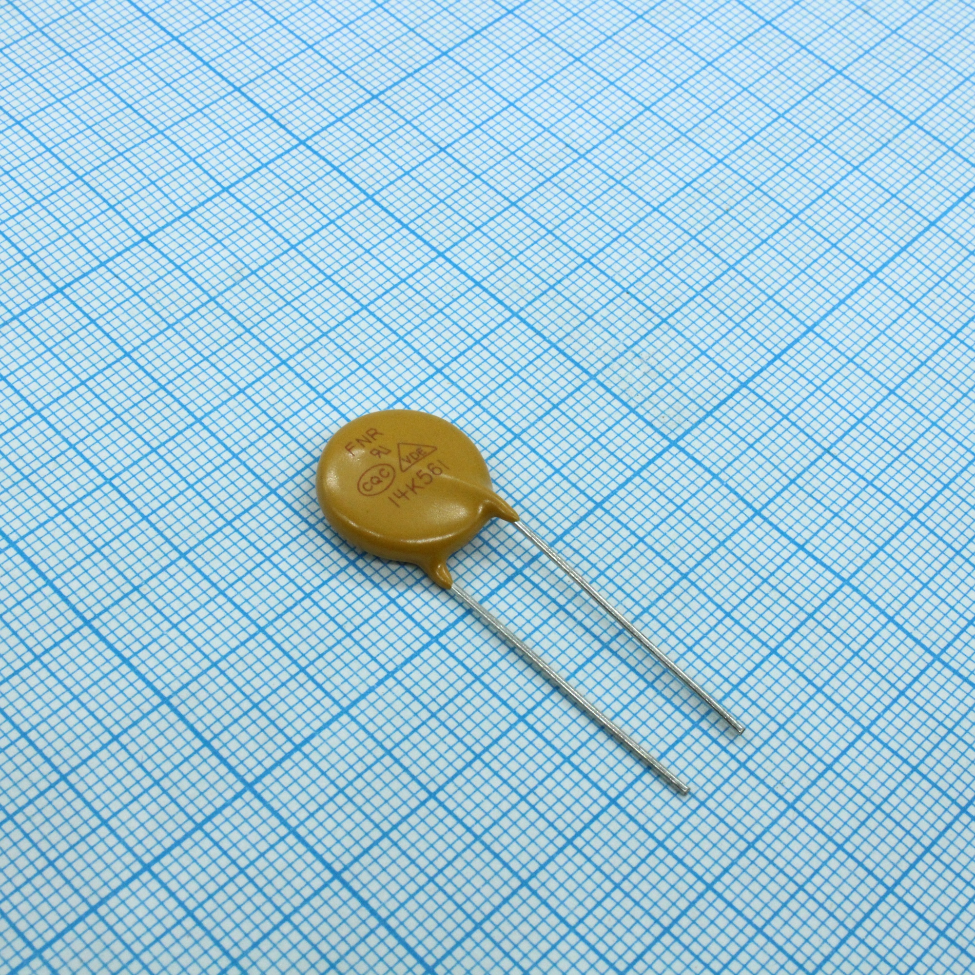 FNR-14K561 - Дисковый варистор, 560 В, 14x14 мм, -40...85C