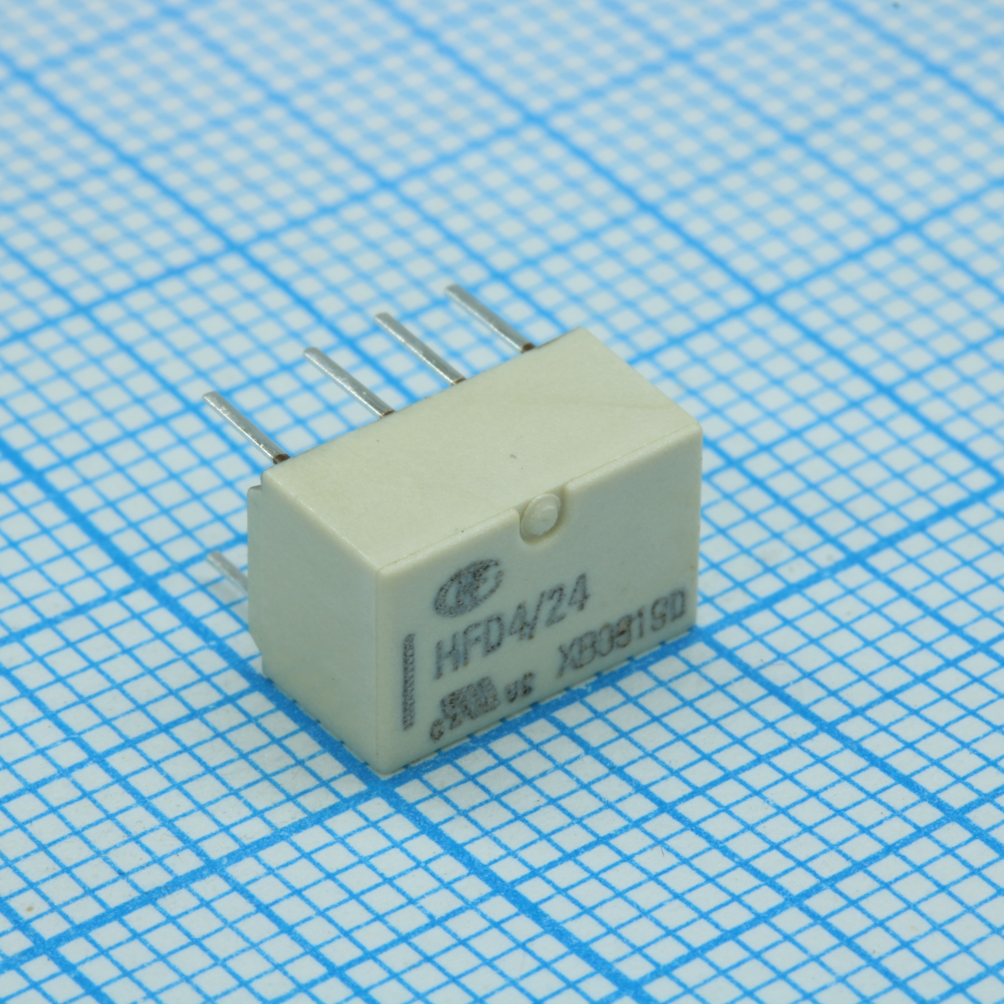 HFD4/24 - Реле сигнальное 2А две группы на переключение катушка 24В