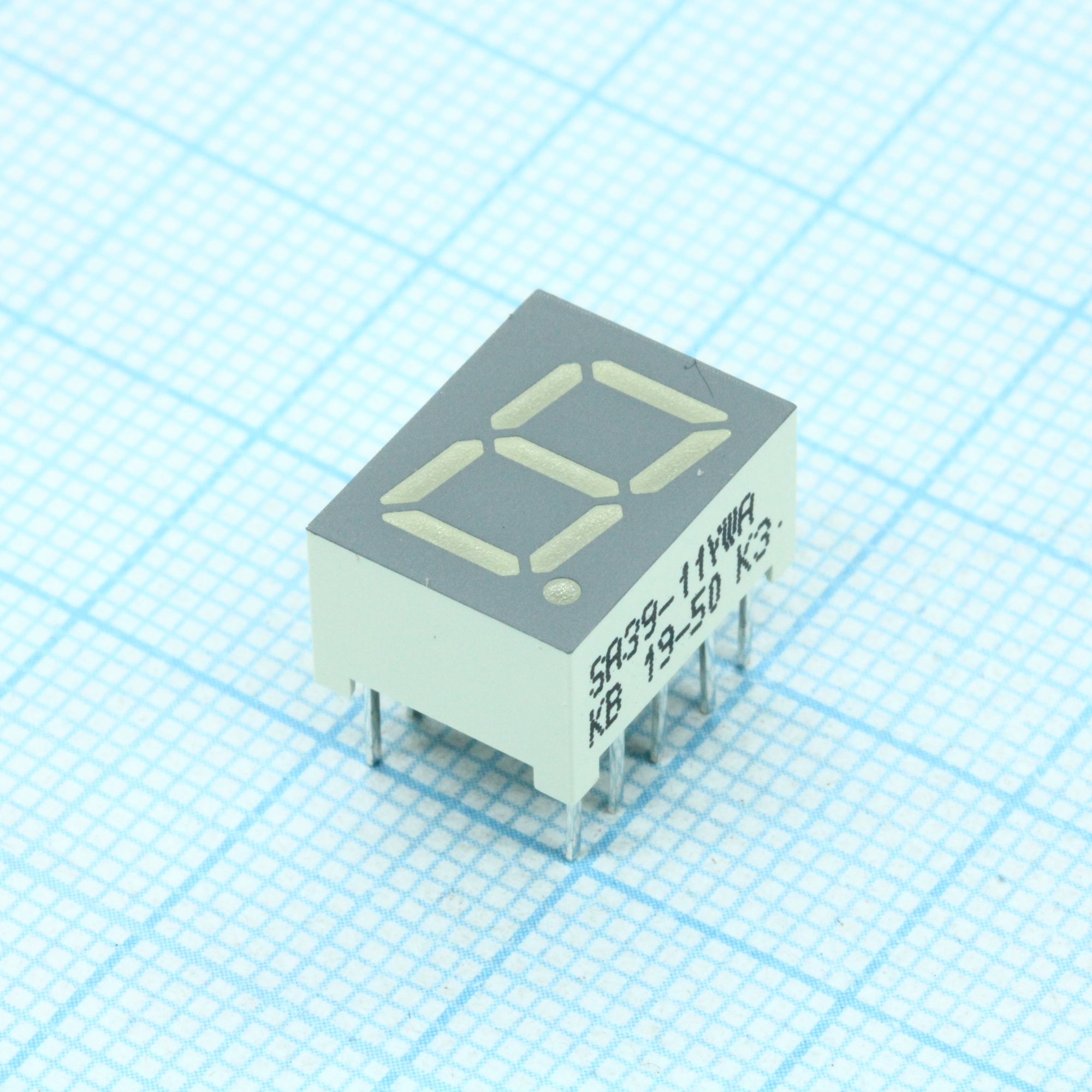 SA39-11YWA - 1 разрядный индикатор 9,9мм/желтый/588нм/1.2-3мкд/ОА