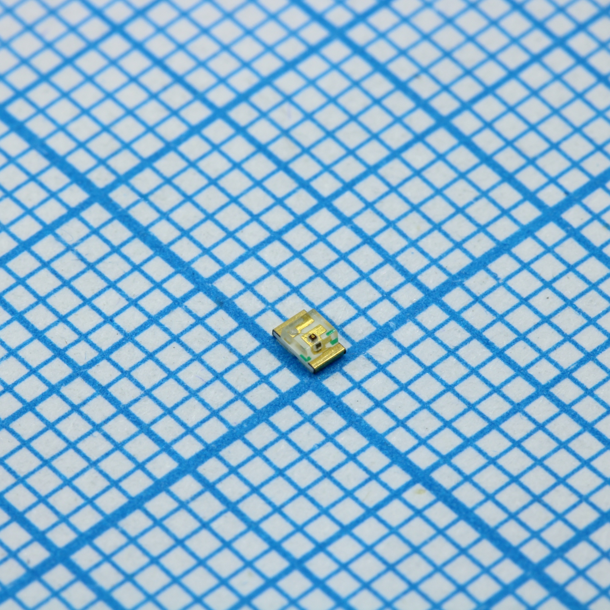 APT2012SURCK - Светодиод SMD 0805 красный 120° прозрачный 230 мКд 1,95В