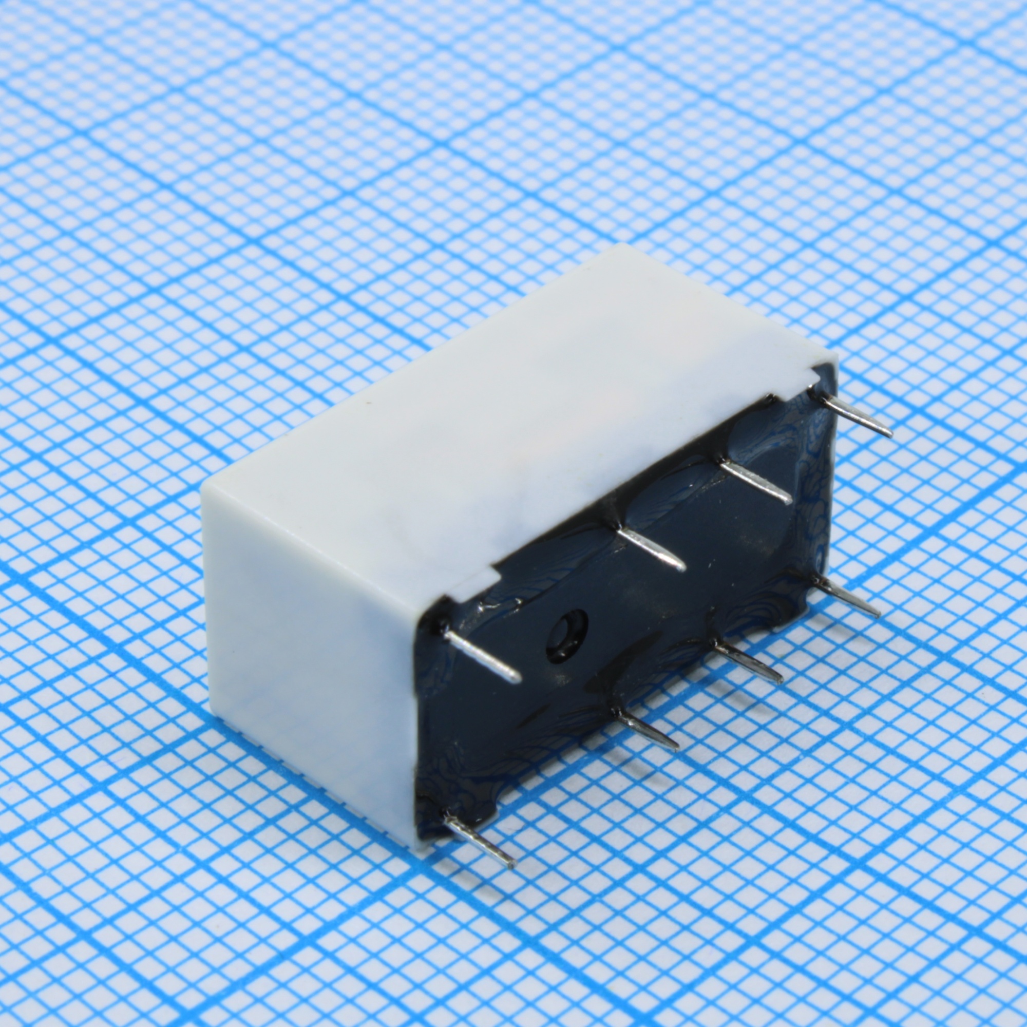 HFD2/012-S-L1 - Реле субминиатюрное 3А две группы на переключение одна катушка 12В