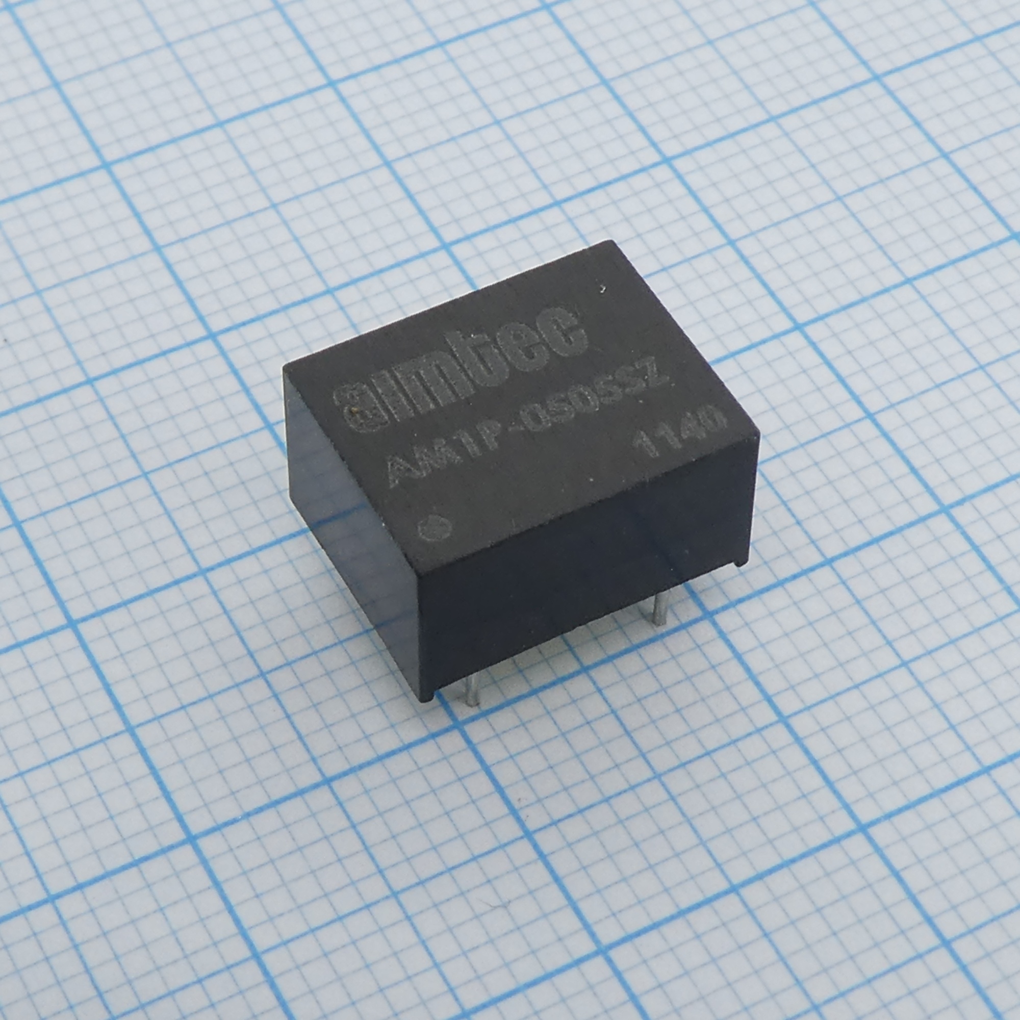 AM1P-0505SH30Z - DC/DC, 1Вт, вход 4.5…5.5В, выход 5В/0.2А, изоляция 3000В DC, КПД 79%, максимальная емкостная нагрузка не более 220мкФ, DIP8, 12.7x10.16x6.85мм, -40…85°C, пластик