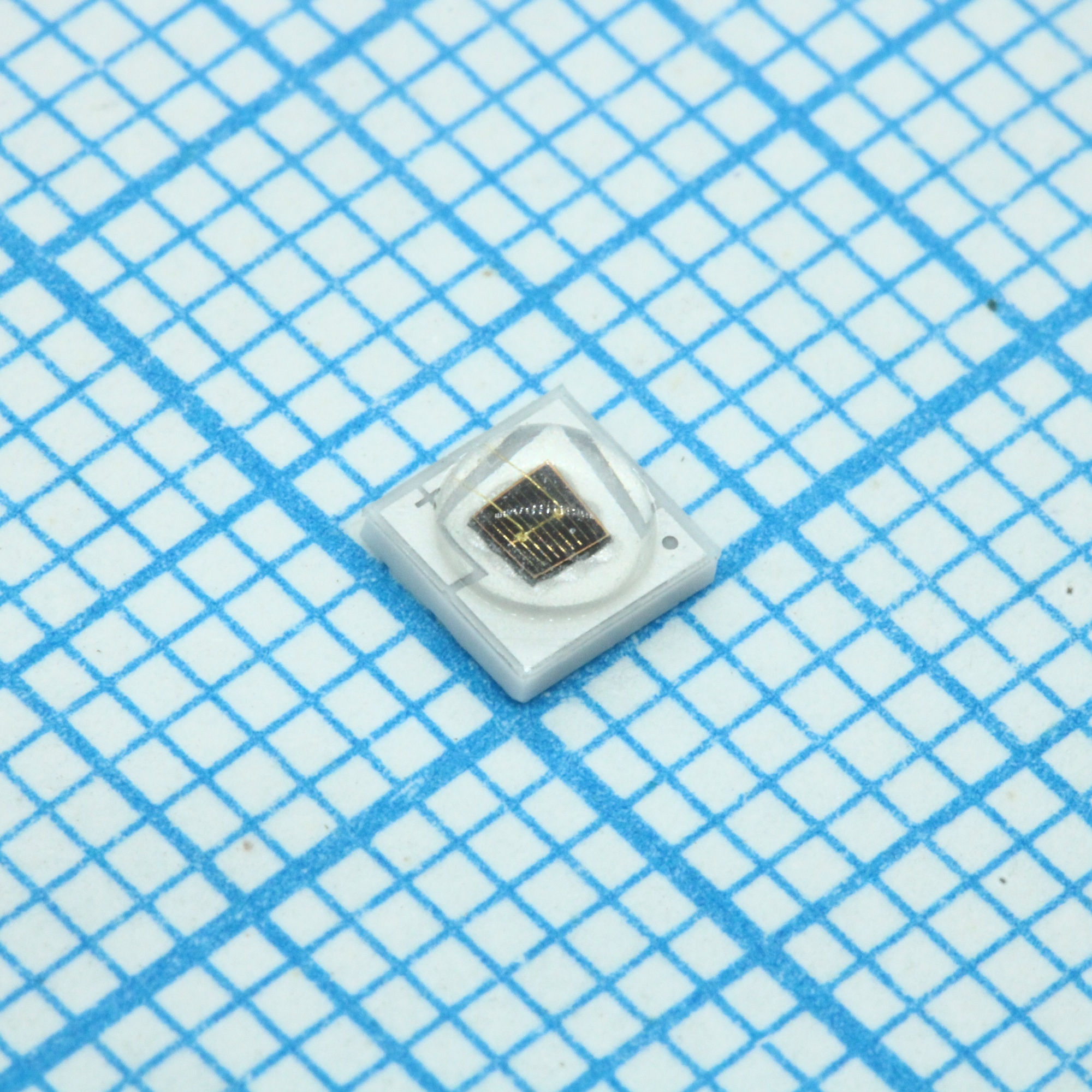 HL-C3535F4IR3GA-ZW - Светодиод smd 3,45х3,45x2,15мм/инфракрасный/735нм/750мВт (0,3umol/s) при 700мА/Ifmax=1000mA/ 3Вт/ 2.2В/130°