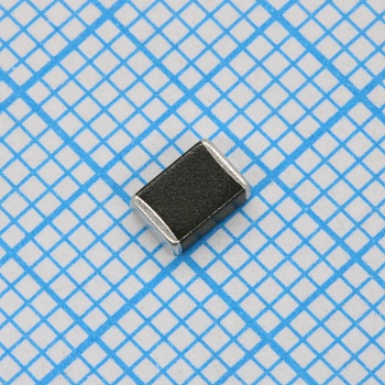 B72580E350K62 - Варистор многослойный 35В переменного тока/45В постоянного тока 500A 56В предел 1812 ЧИП автомобильного применения лента на катушке