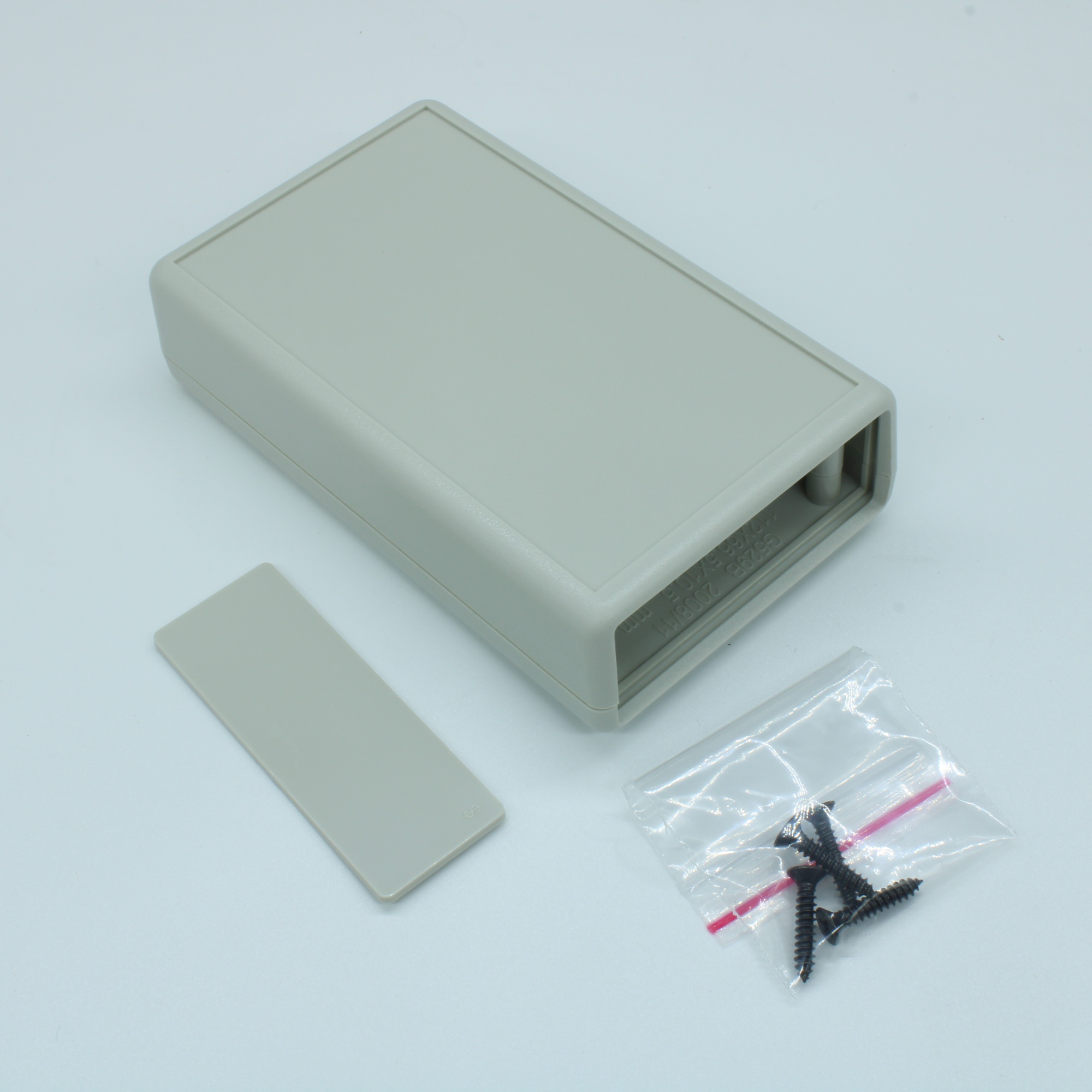 G529G(BC)-1$ - Корпус приборный с батарейным отсеком, носимый, материал: ударопрочный пластик ABS, одна панель "$", размеры: 112x66.5x28 мм, IP54, цвет: серый