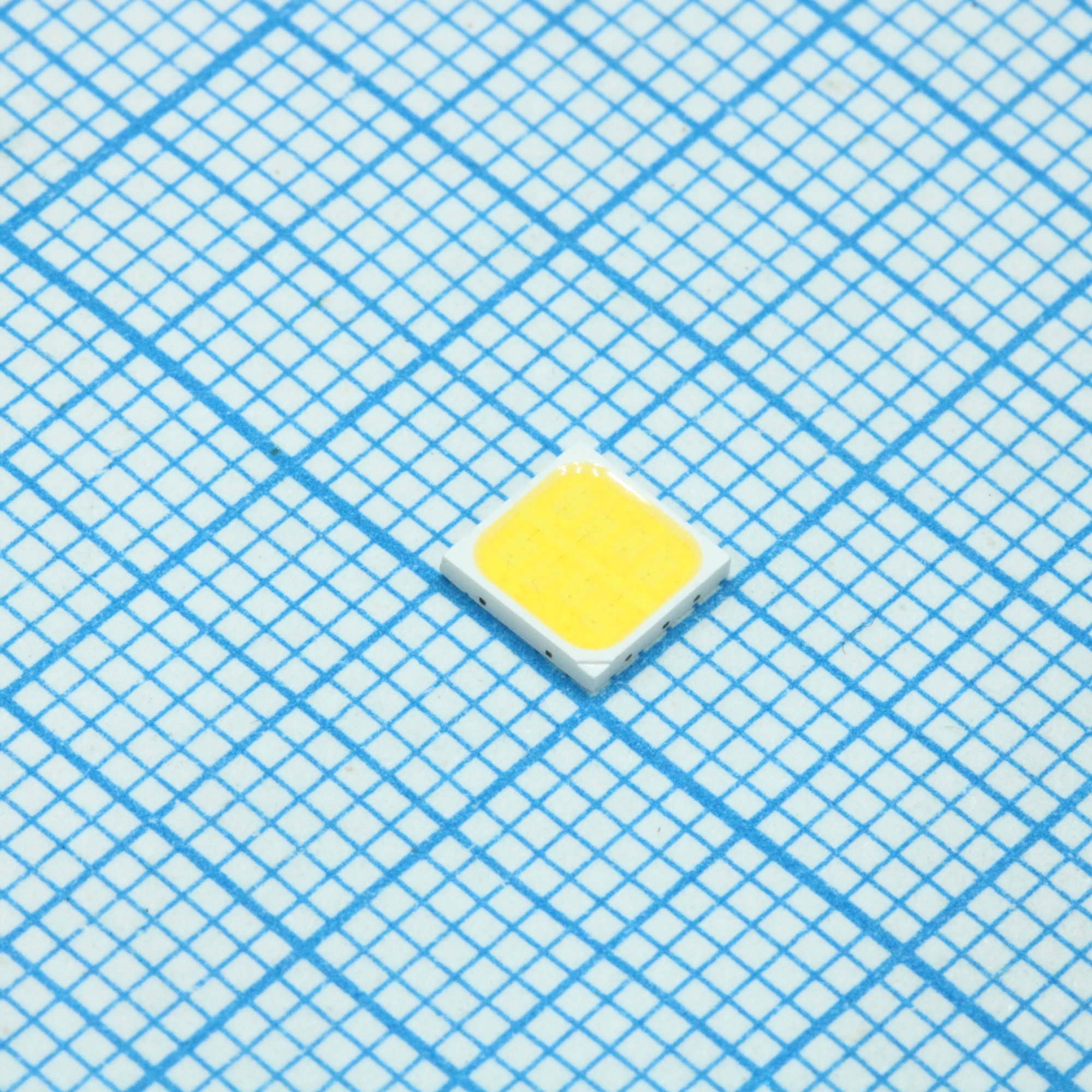 HL-EMC-5050D90W-B4C2-S1-HR3 (2700K) - Светодиод smd 5х5мм/белый/2700К/ 6,5v/ 550Лм @600mA/ Ifmax=900mA/ CRI80/ 120°