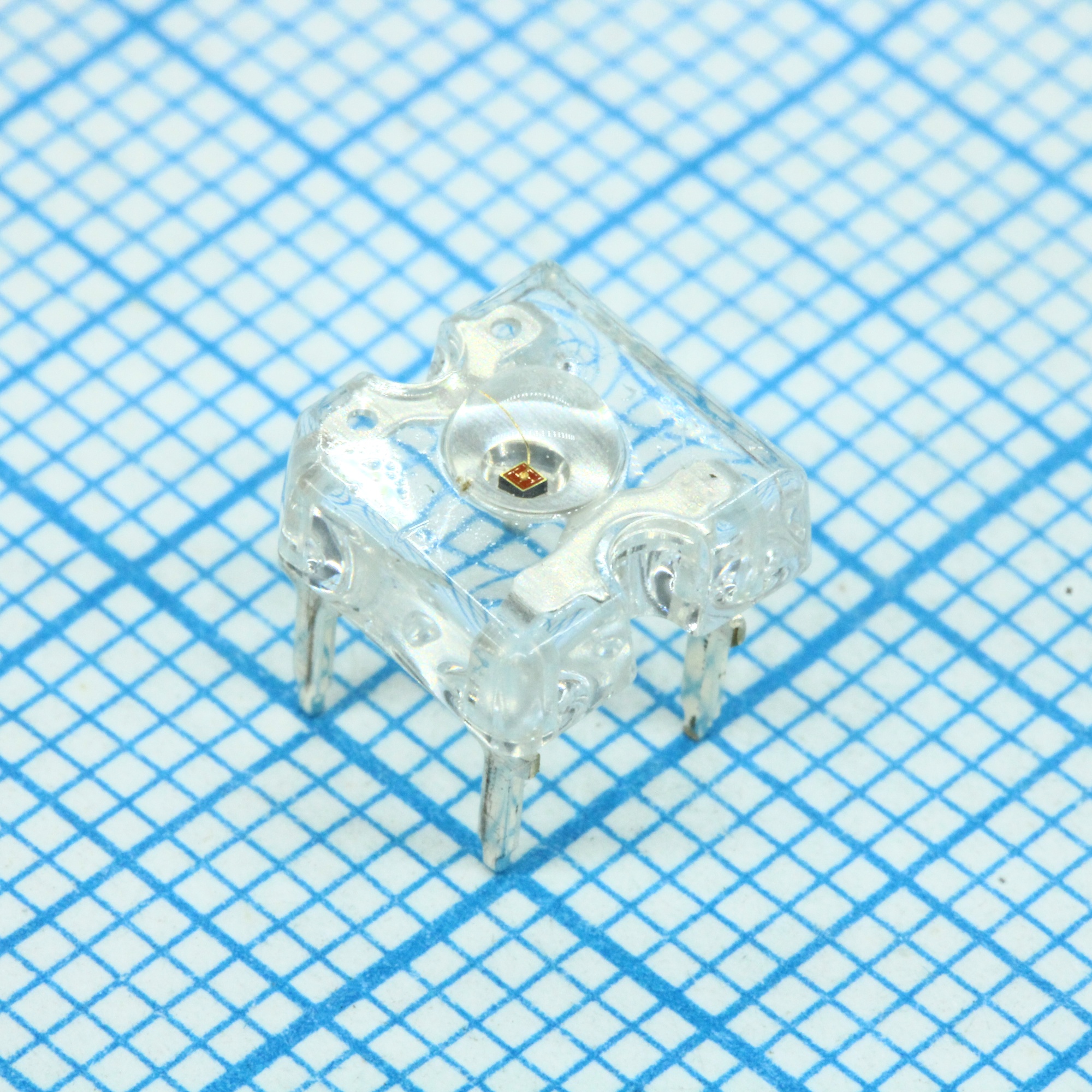 FYLF-1860UR1C - Светодиод 3мм, 7.62x7.62x2.5мм, Красный, прозрачный, 1000мКд 90°