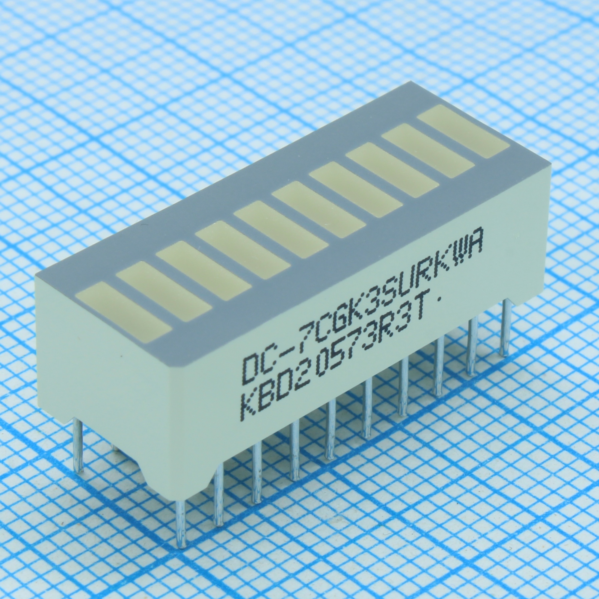 DC-7CGK3SURKWA - 10 сегментный шкальный дисплей/7х зеленых/574нм/14....28мКд/3х красных/645нм/31....100мКд