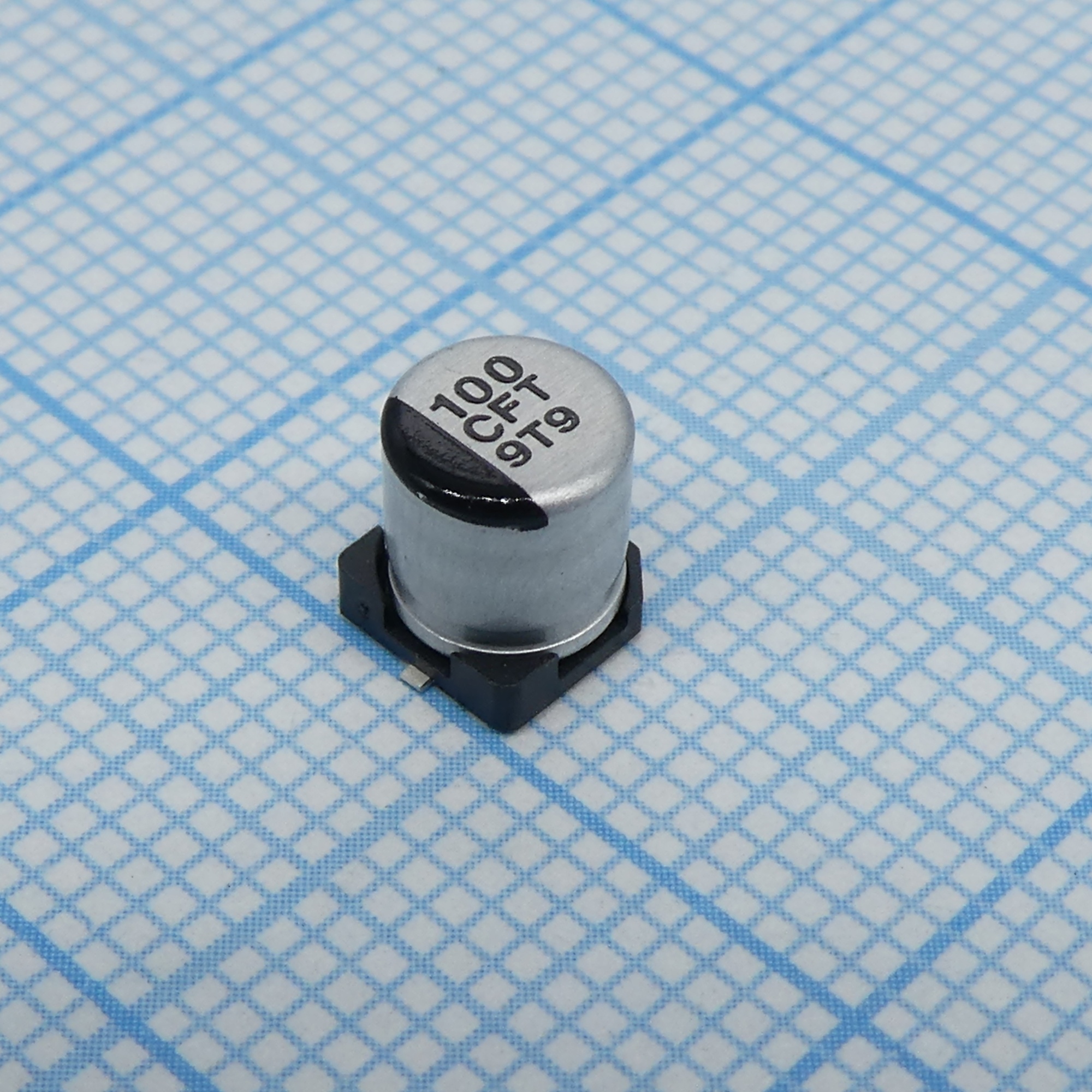 EEEFT1C101AR - Конденсатор электролитический низкоимпедансный для поверхностного монтажа 16В 100мкФ ±20%, 240mA, 2000часов, 5*5.8мм 105°С