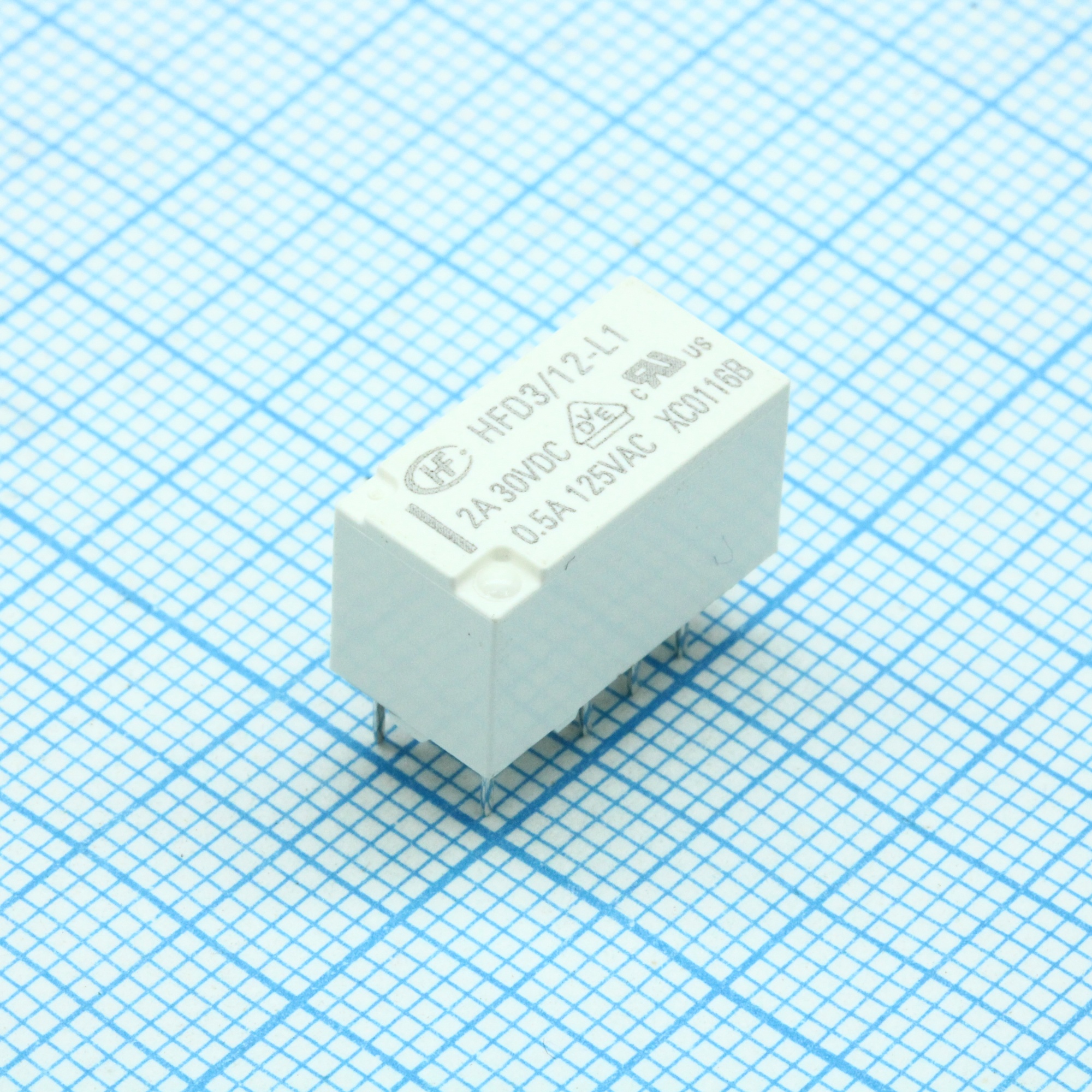 HFD3/12-L1 - Сверхминиатюрное сигнальное реле серия HFD3 2A две группы на переключение катушка 12В с защелкой монтаж в отверстие