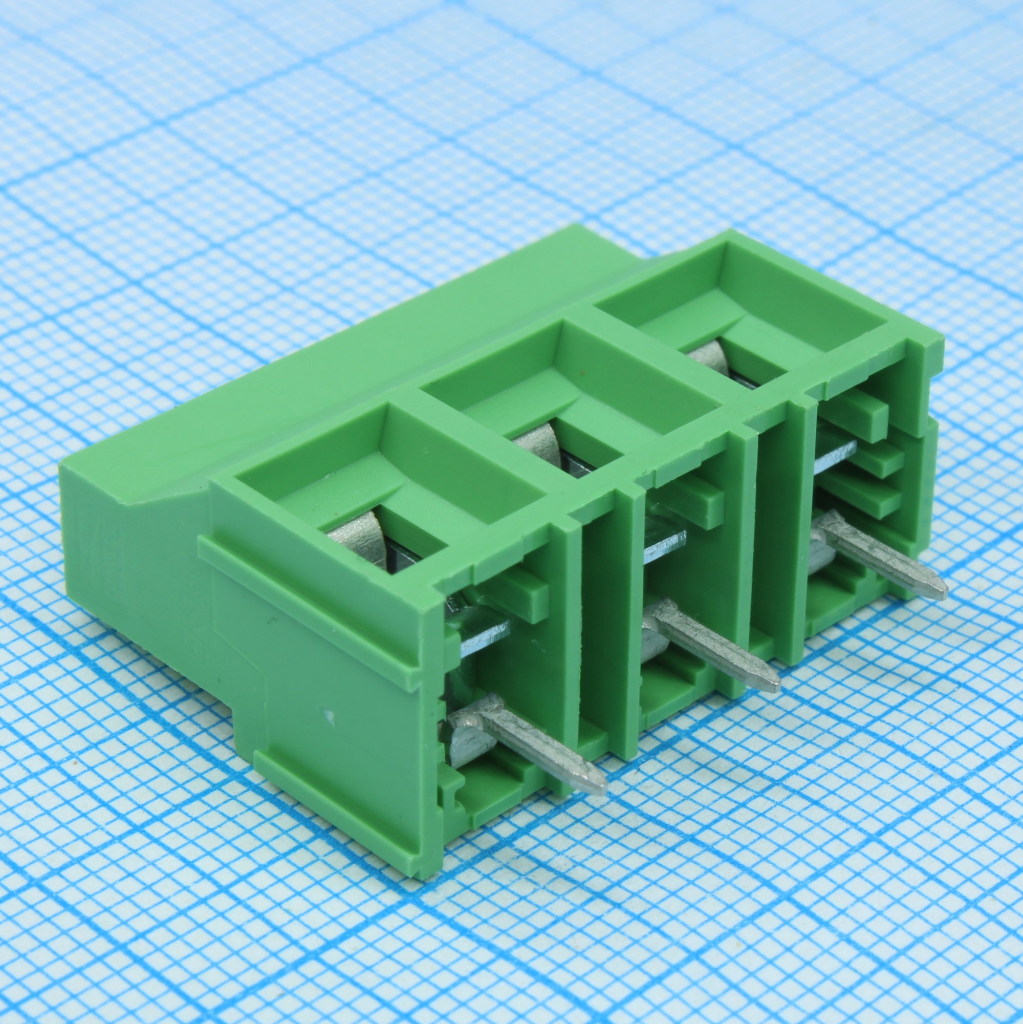 EK950V-03P - шаг: 9.50мм, пров: 4.00мм.кв, 300V, 30A, 3 конт., винт верт., h = 21.50мм