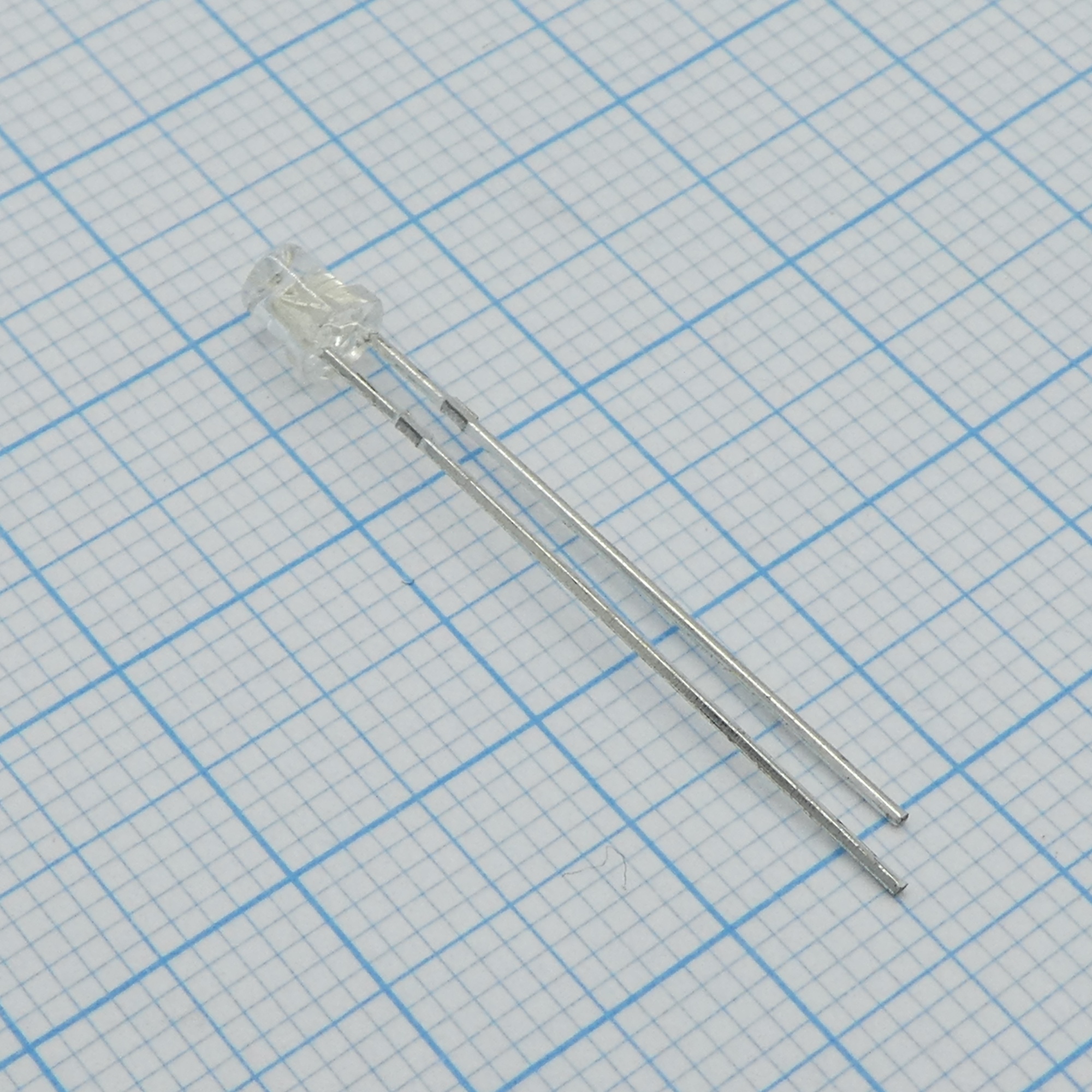 FYL-3034SUYC1E - Светодиод 3мм/желтый/588нм/320мкд/прозрачный/85°/цилиндр с конусообразным углублением