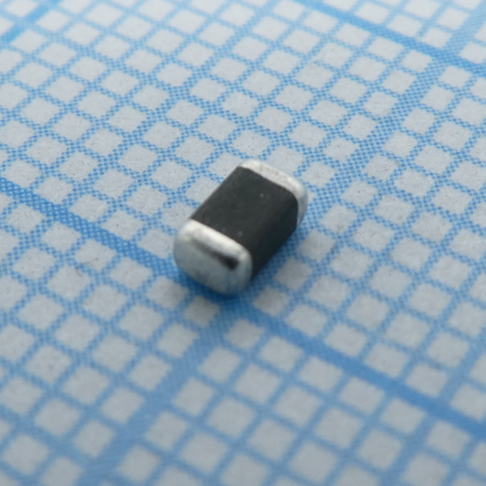 V68MLA1206H - Варистор типоразмера 1206, 50VAC/68VDC 180А 90В 0.1Вт, SMD