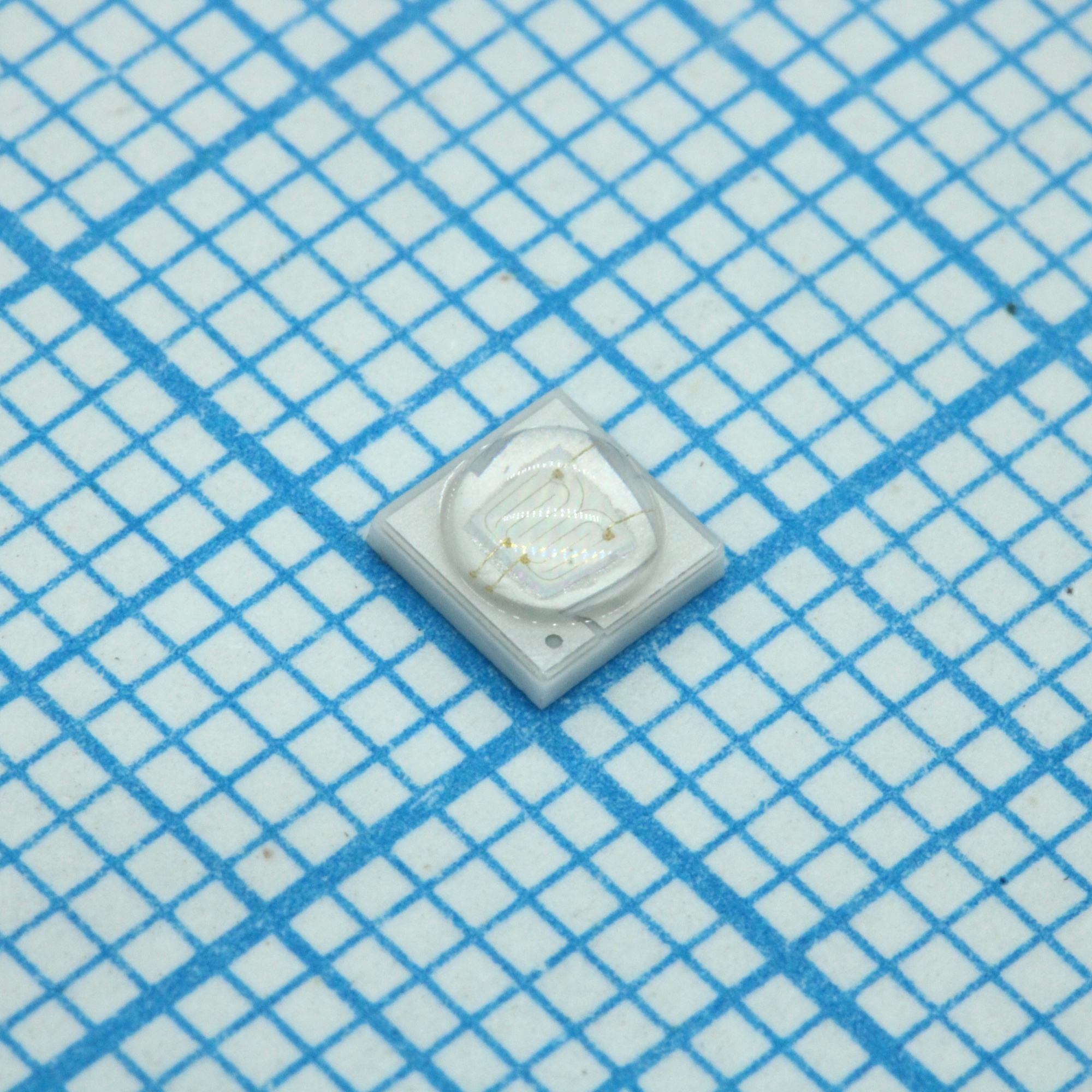 HL-C3535F22B3GA-ZW - Светодиод smd 3,45х3,45мм/синий/455нм/40Лм при 700мА (1000mW при 700мА) /3-3.6В/130°