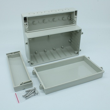 DC005LGNO - Двухсекционный корпус IP65 с крышкой на винтах, ABS пластик светло-серый