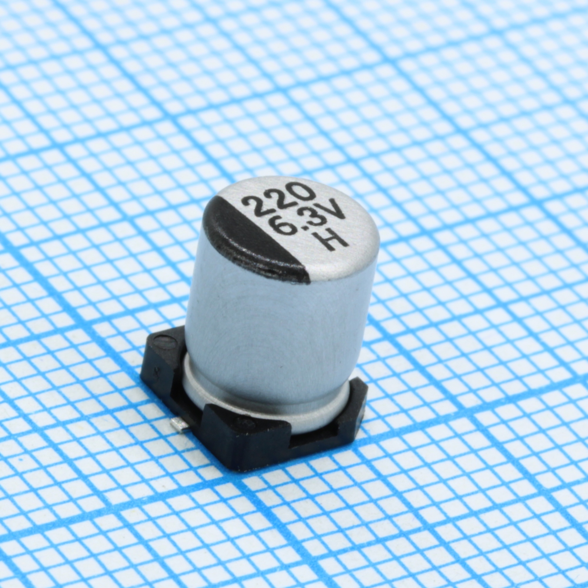 EHV221M0JRC8 - Конденсатор алюминиевый  электролитический 220мкФ 6.3В ±20% (6.3 X 7.7мм) для поверхностного монтажа 105мА 2000час 105°С лента на катушке