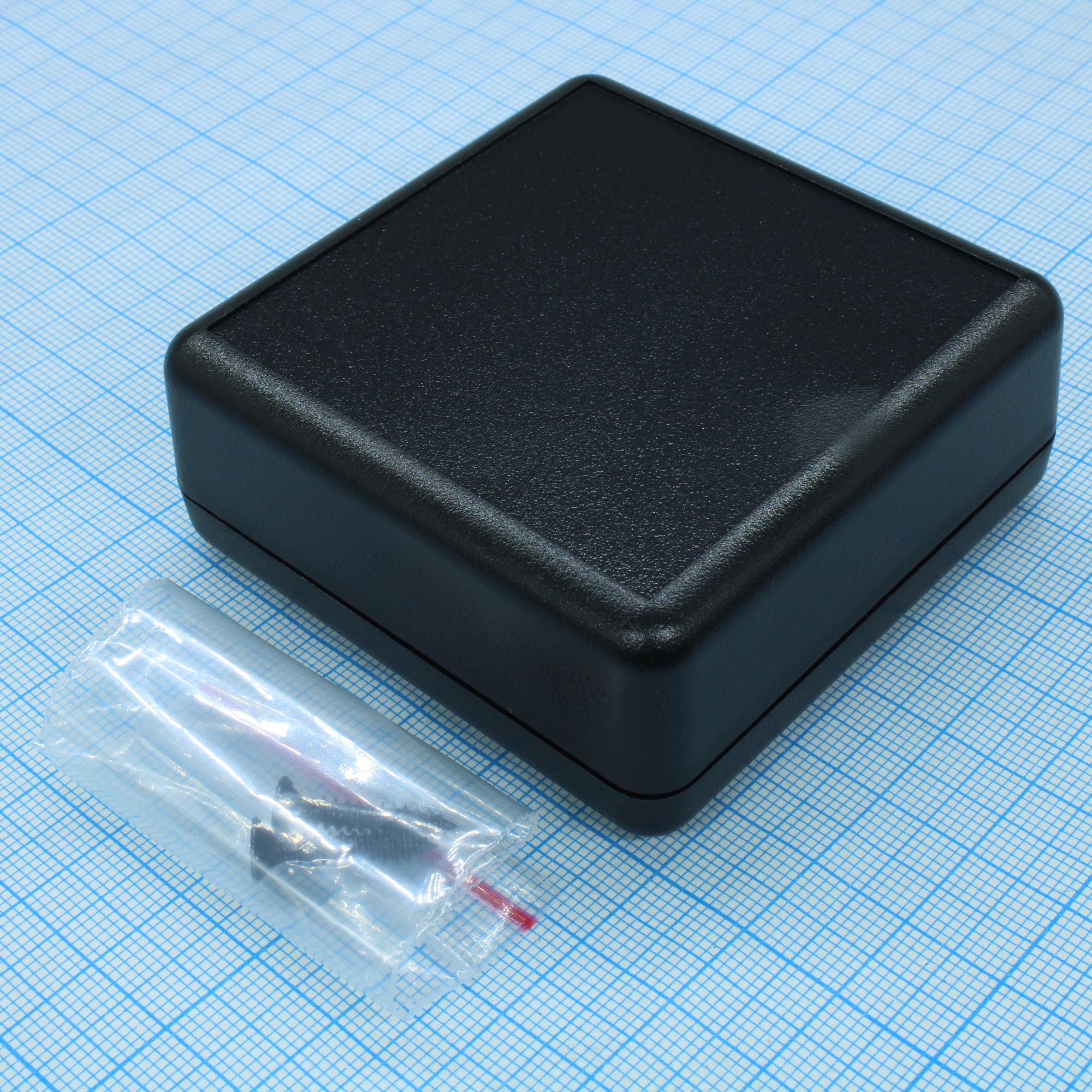 G515B - Корпус из ударопрочного пластика ABS, цвет черный