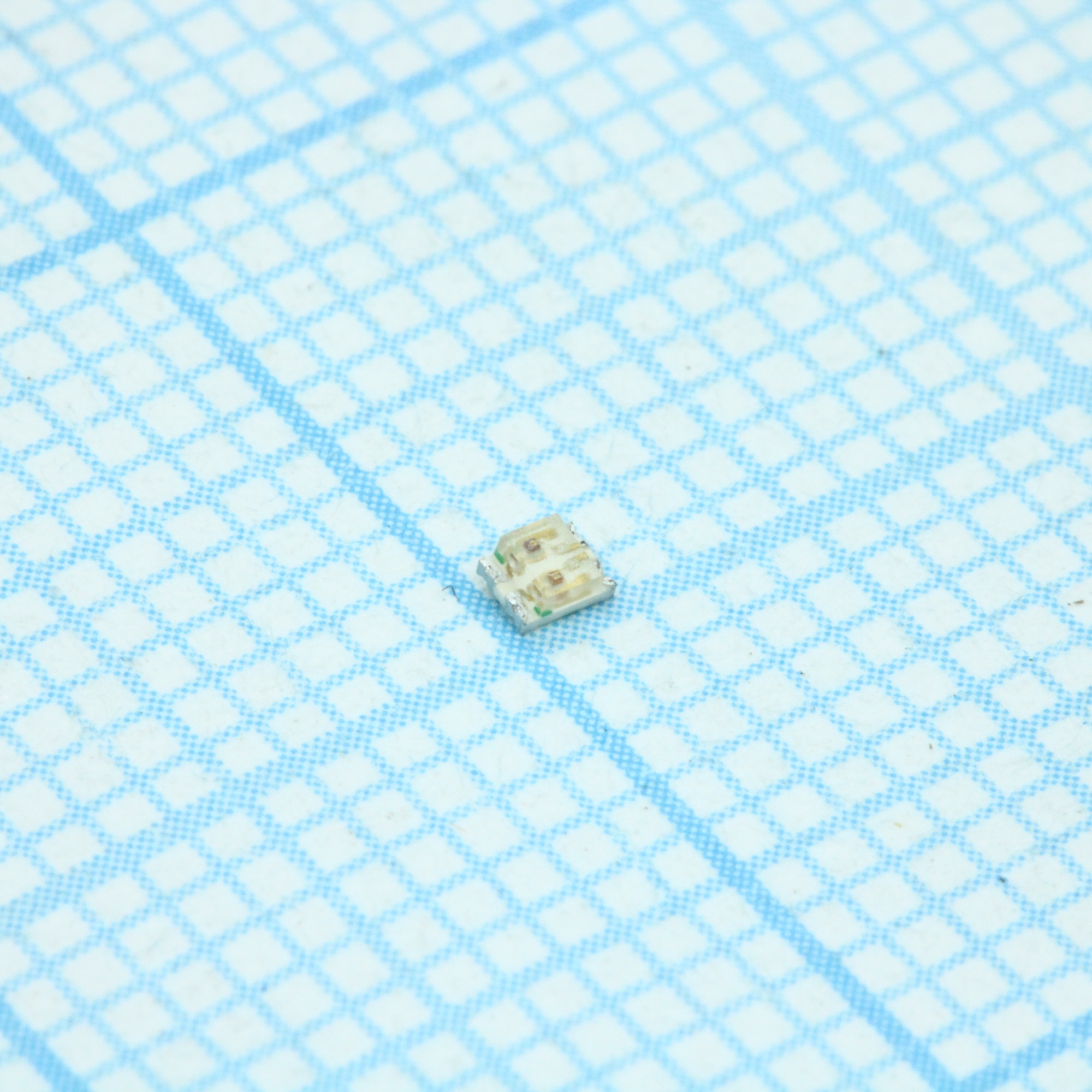 KPTB-1612ESGC - Светодиод smd 1,6х1,25мм/красный/617нм/8-15мкд - зеленый/568нм/5-12мкд/прозрачный/120°