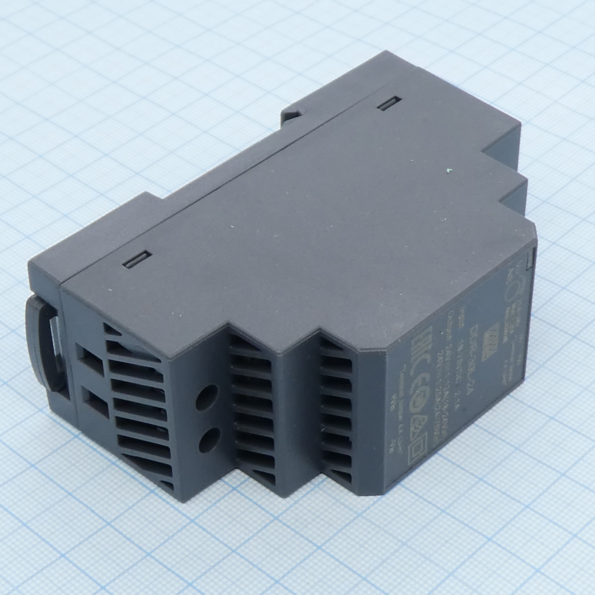 DDR-30L-24 - DC-DC, 30Вт, вход 18…75 В DC, выход 24В/1.25А, изоляция 4000В DC, в кожухе на DIN-рейку, 35х90х54.5мм, -40...+85°С