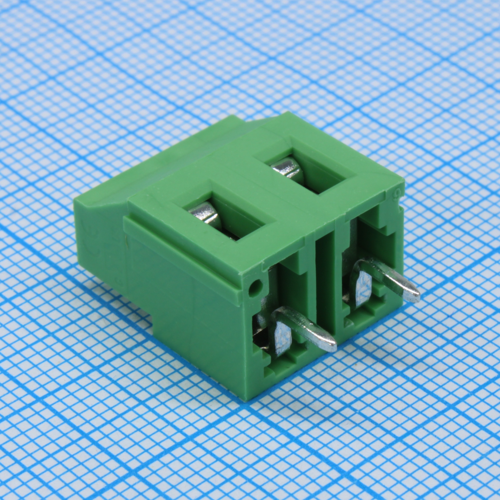 DG130-7.62-02P-14-00A(H) - Винтовой клеммный блок c рельефной обоймой, 2 контакта. Серия DG130-7.62