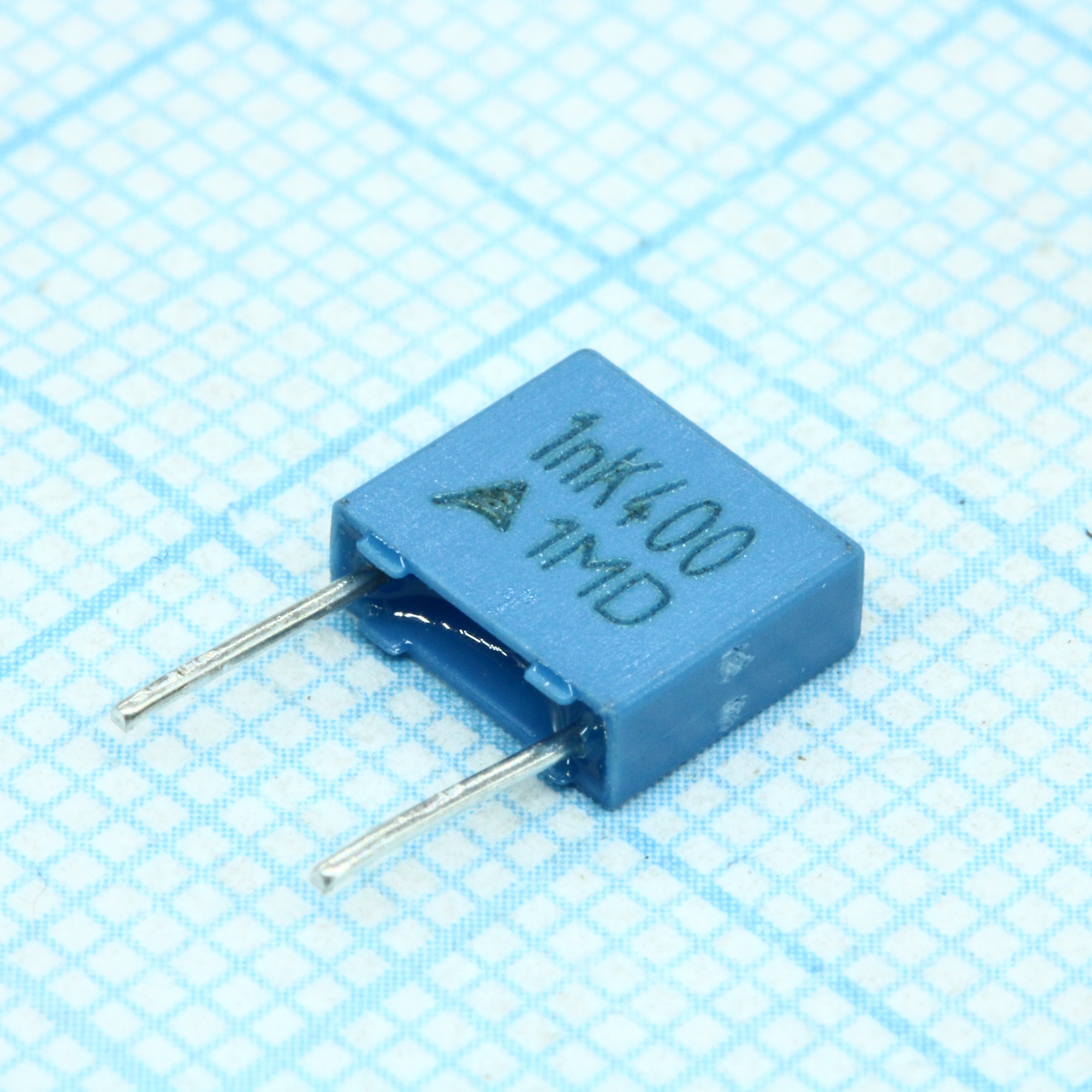 B32529C6102K - Конденсатор металлопленочный полиэтилентерефталатный 1000пФ ±10% 400В (7.2х2.5х6.5мм) шаг выводов 5мм в ленте