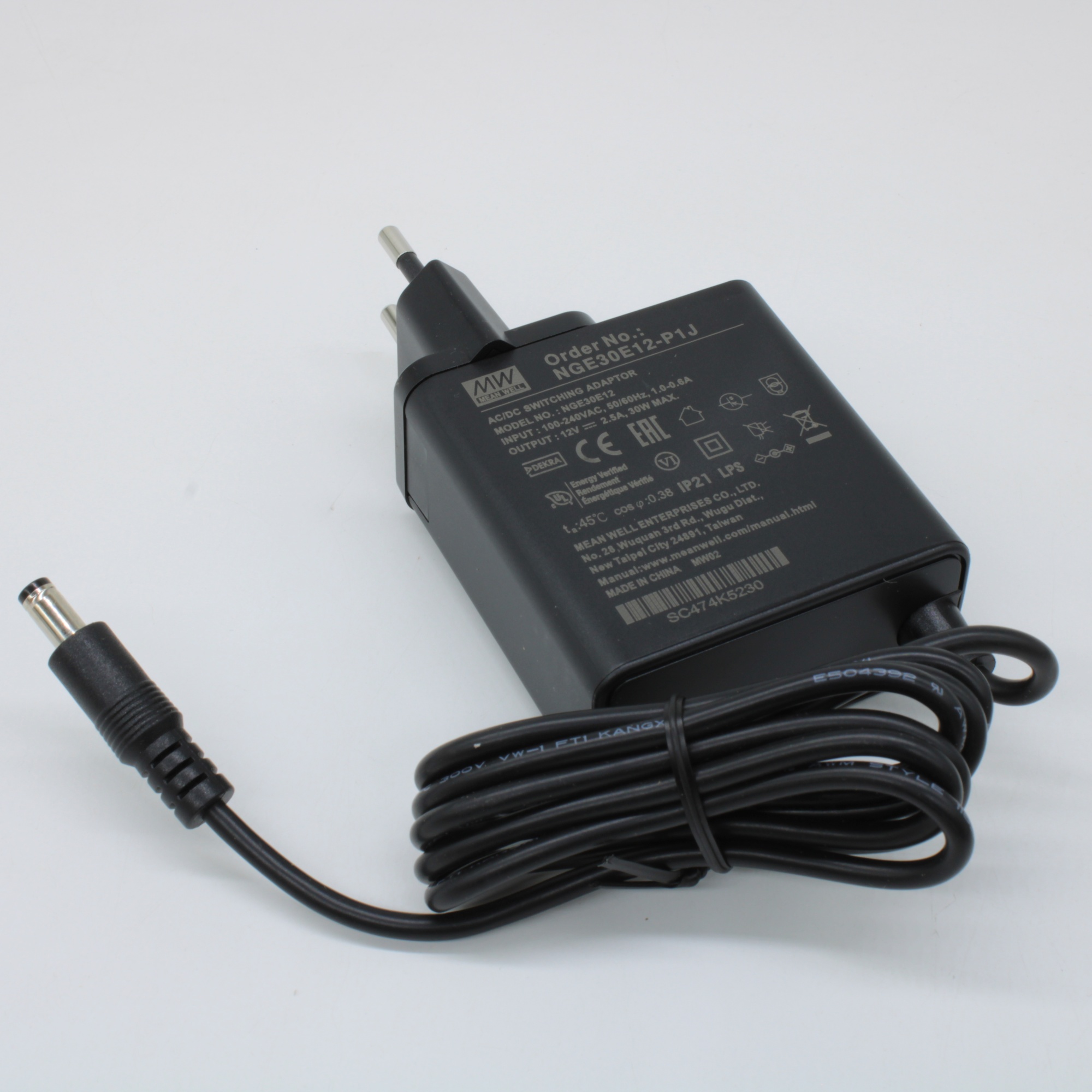 NGE30E12-P1J - AC-DC, 30Вт, сетевой адаптер, выход 12В/2.5А, вход 80...264В AC, 47...63 Гц, изоляция 4000B DC, 2xMOPP, 62x30*x65мм, -30...+70C, евровилка, выходной разъем 11мм, диам. 5.5х2.1мм