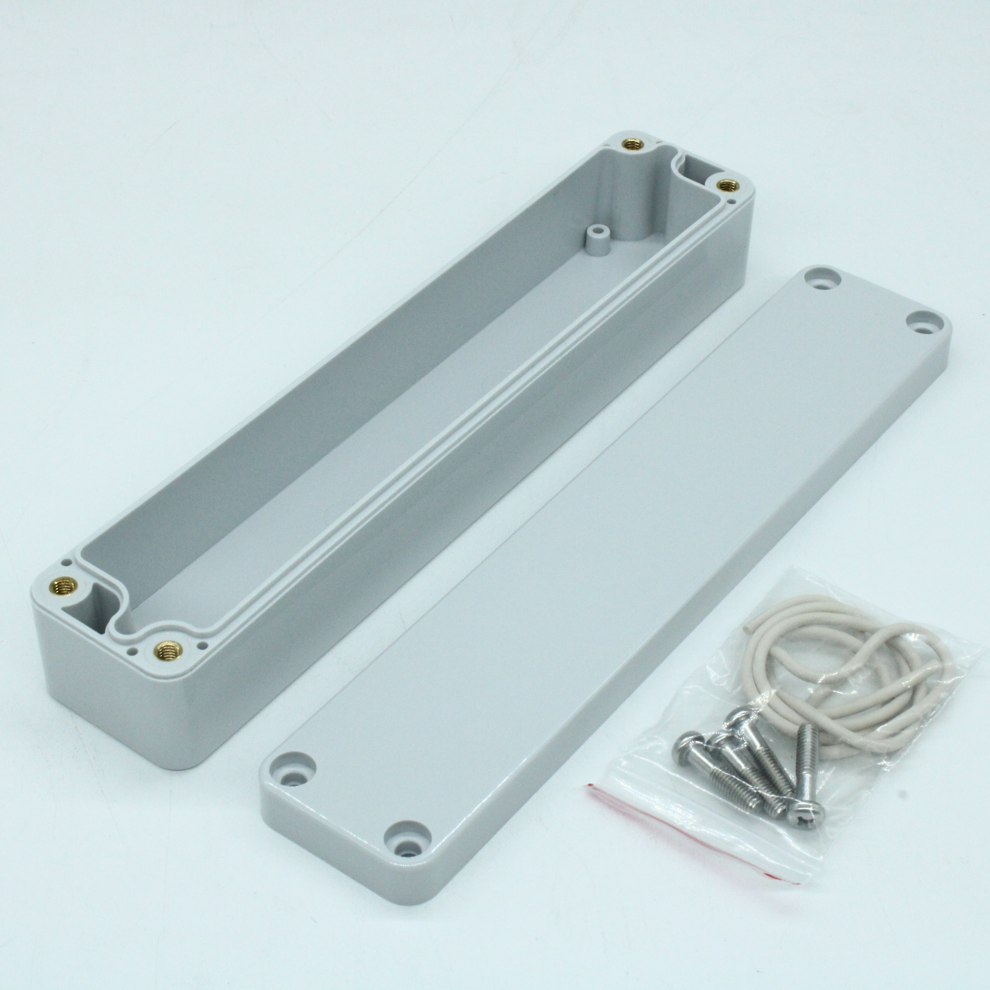 G202 - Герметичный корпус из поликарбоната, IP65, светло-серый